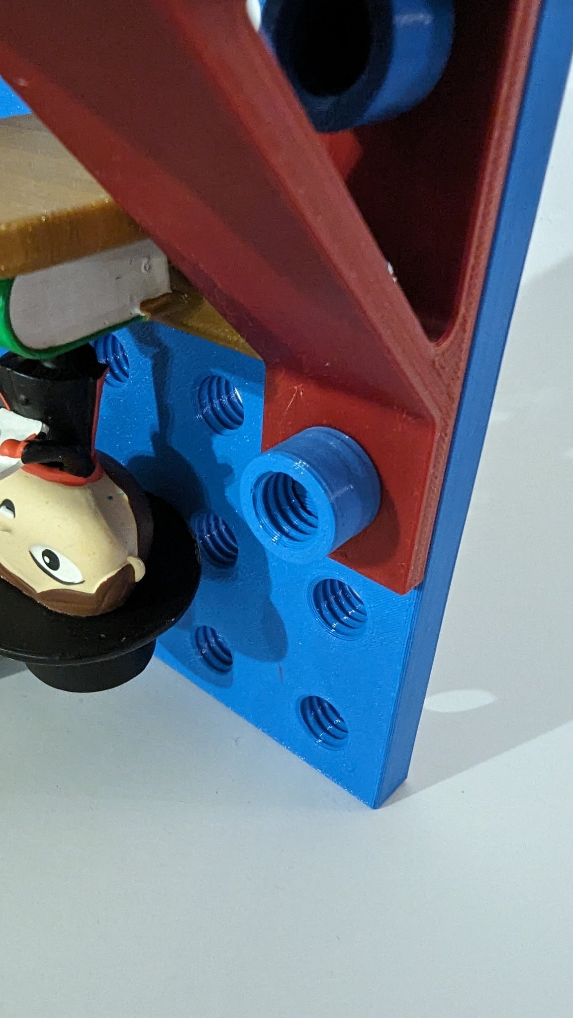 Bảng ghim có ren và ốc vít cho trẻ em và người lớn