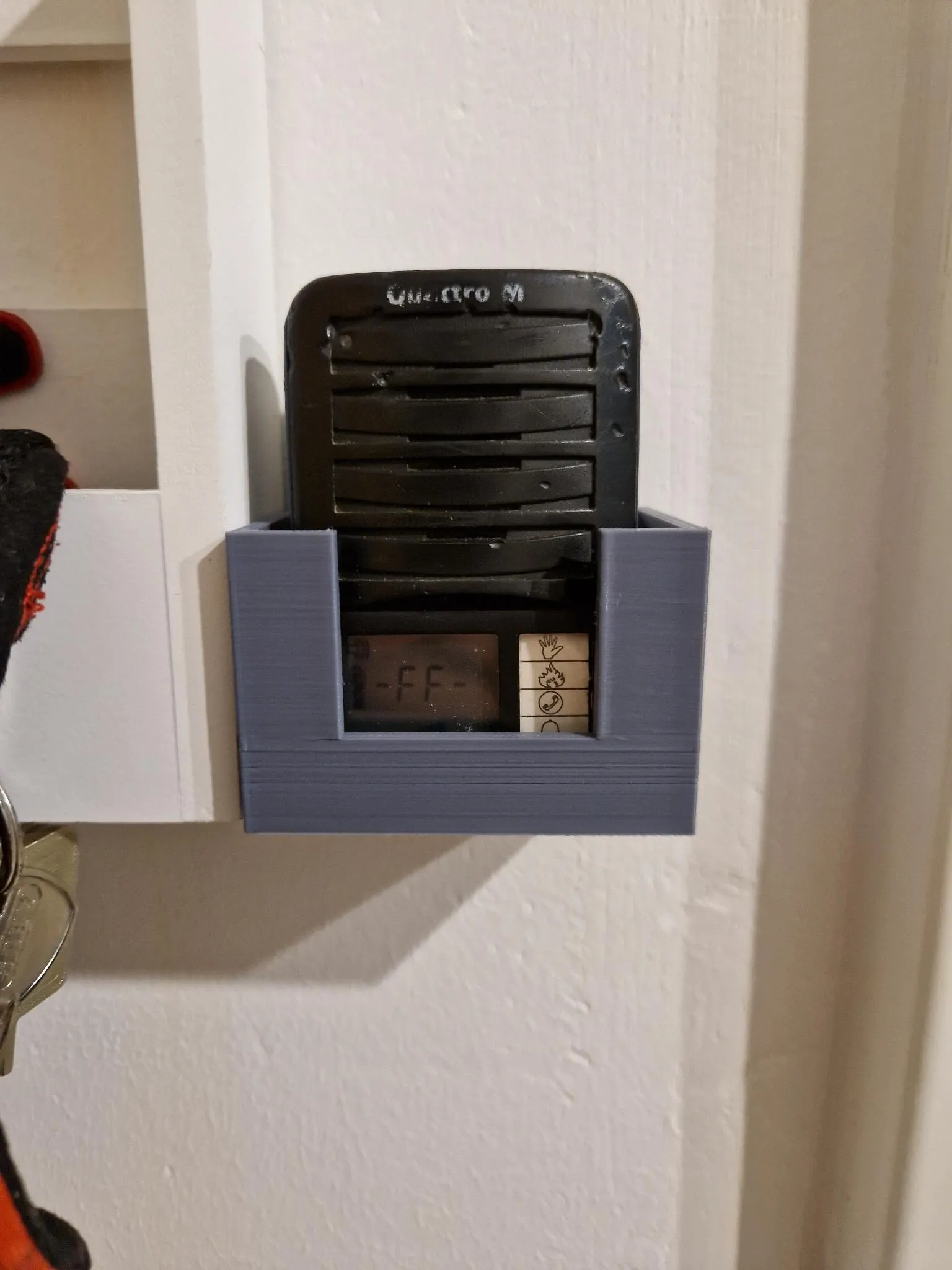 Giá đỡ treo tường cho máy nhắn tin Swissphone Quattro