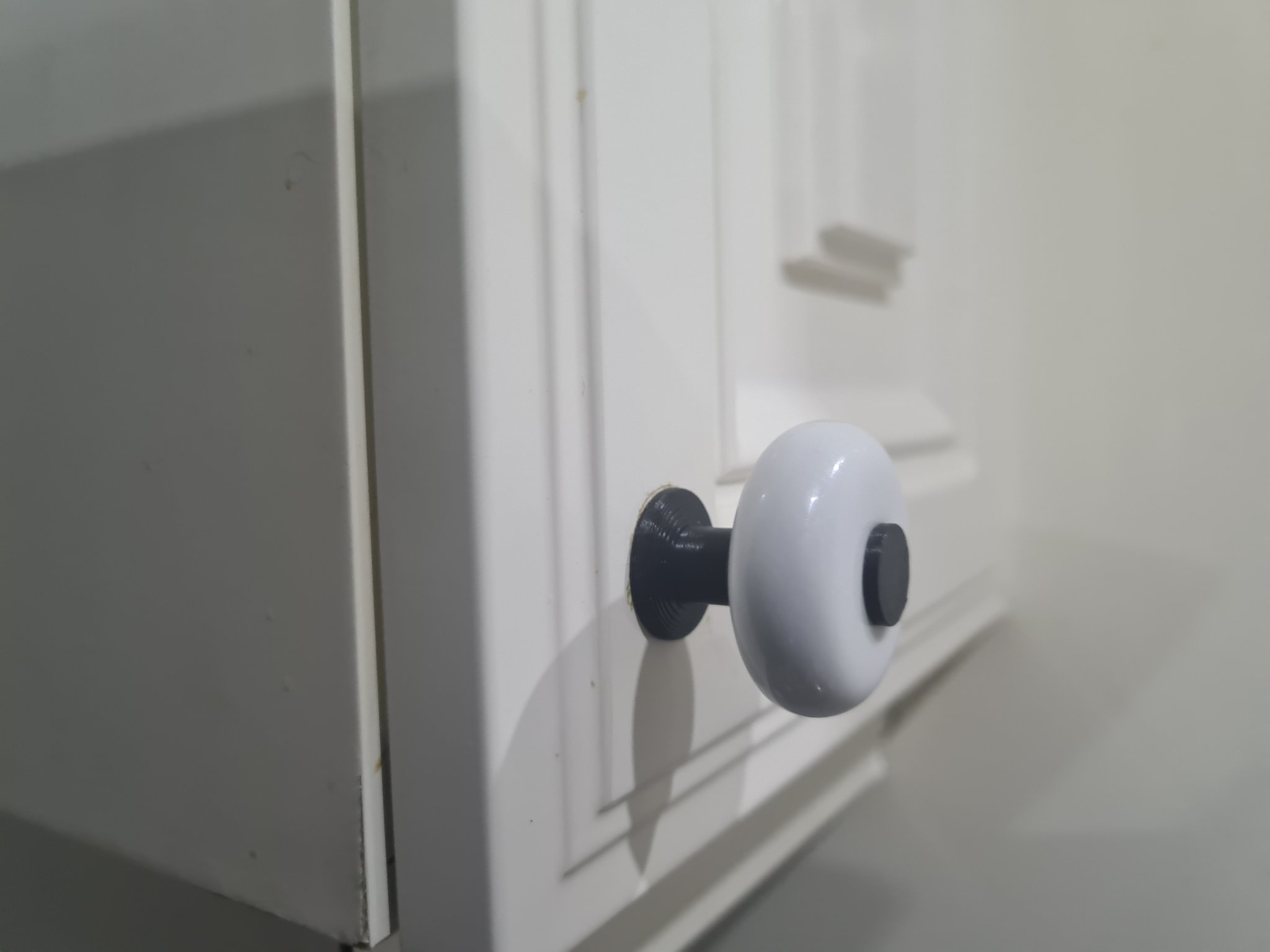 Núm trang trí cho tủ quần áo với thiết kế độc đáo