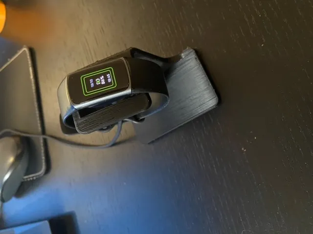 Giá đỡ sạc Fitbit Charge 5 tiện lợi