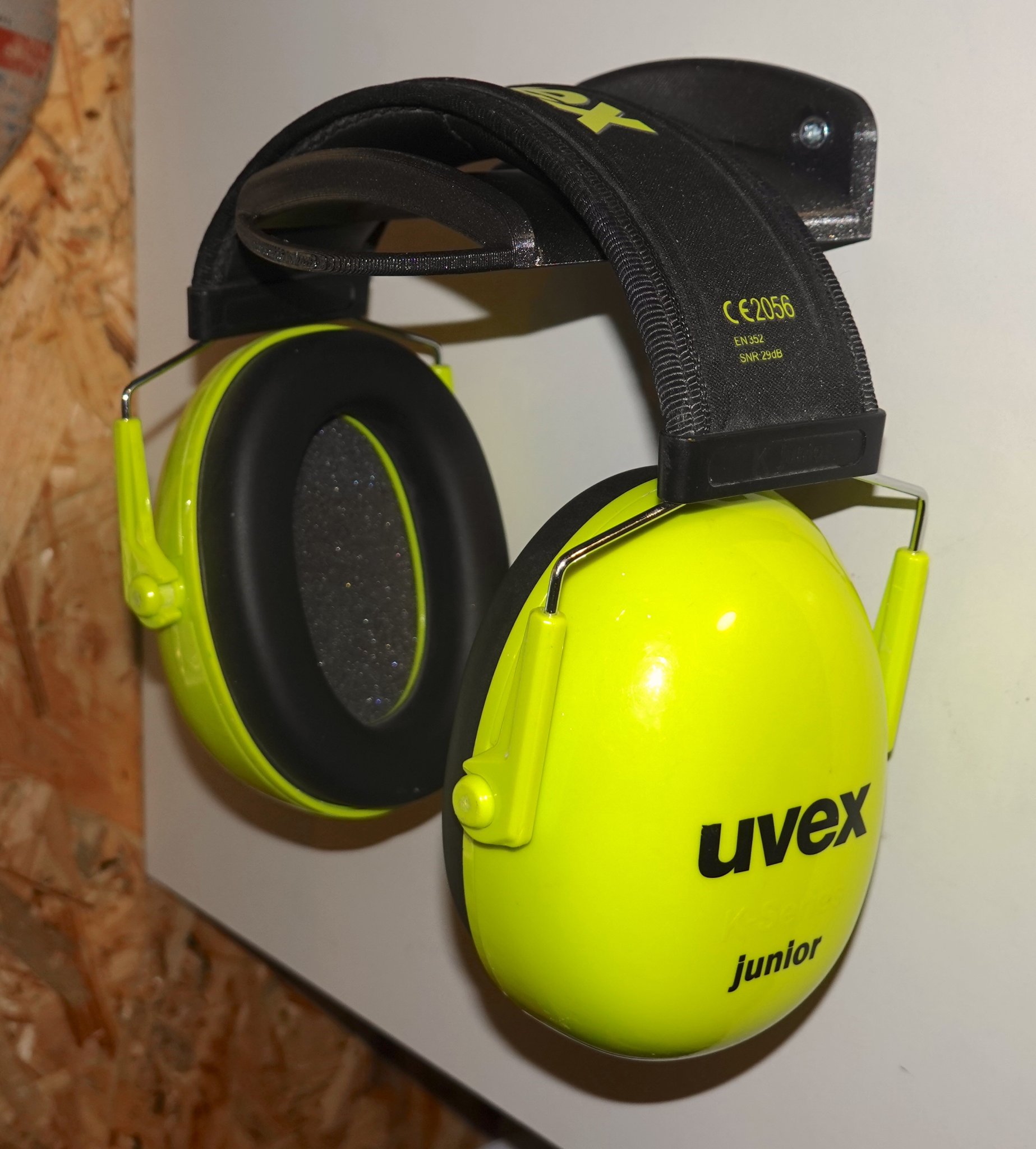 Giá đỡ bảo vệ tai và kính an toàn cho xưởng