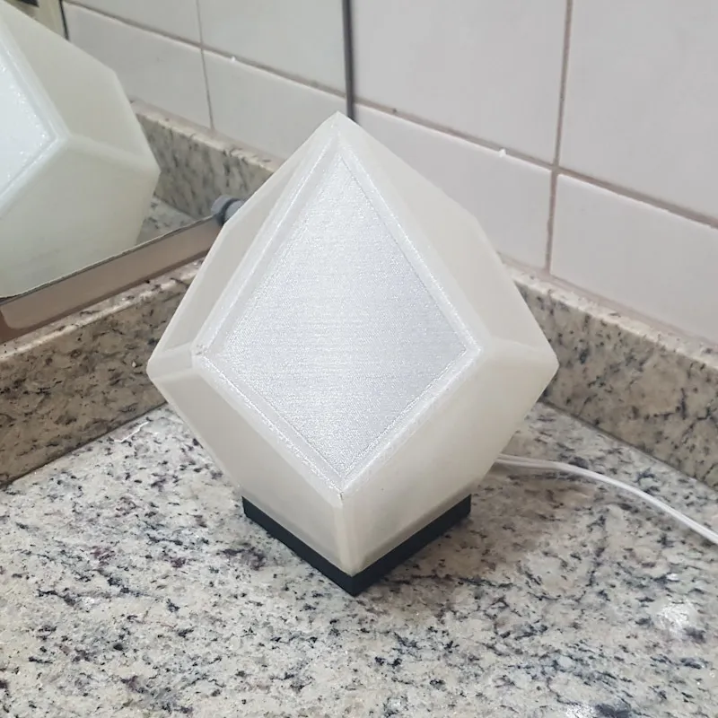 Đèn bàn đơn giản dễ in 3D cho ổ cắm E14