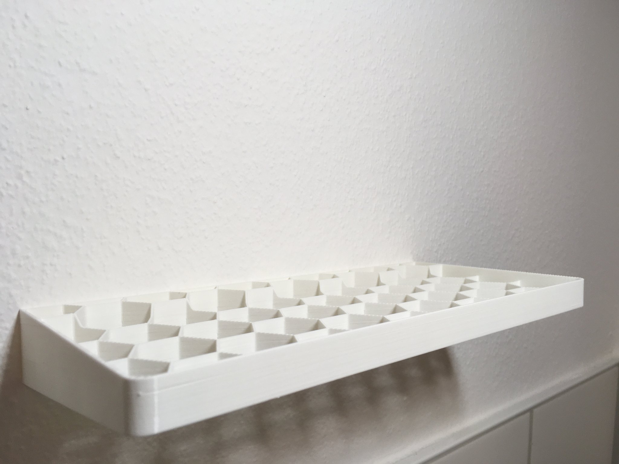 Kệ hình lục giác với chỗ để bộ dụng cụ sơ cứu