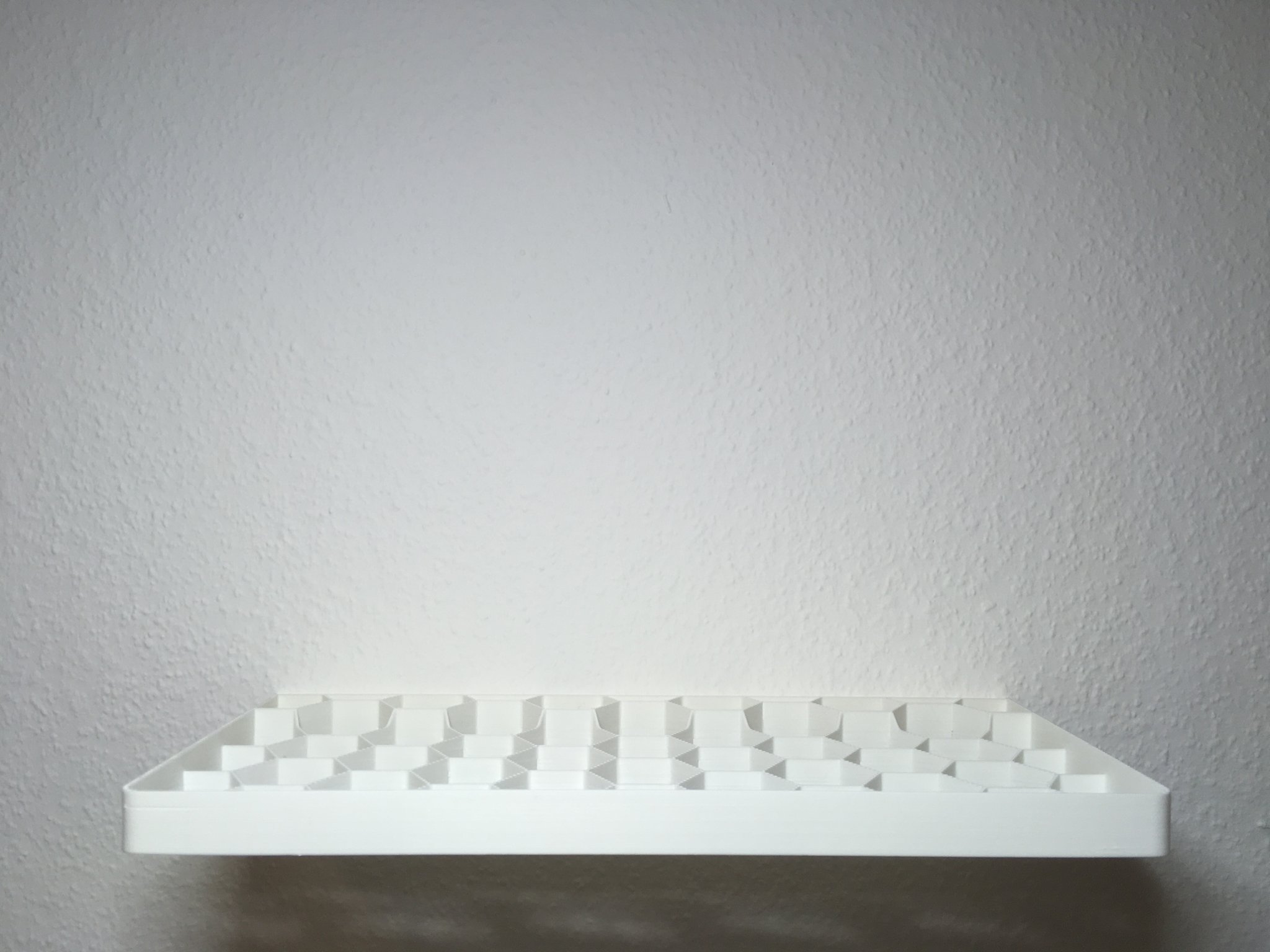 Kệ hình lục giác với chỗ để bộ dụng cụ sơ cứu