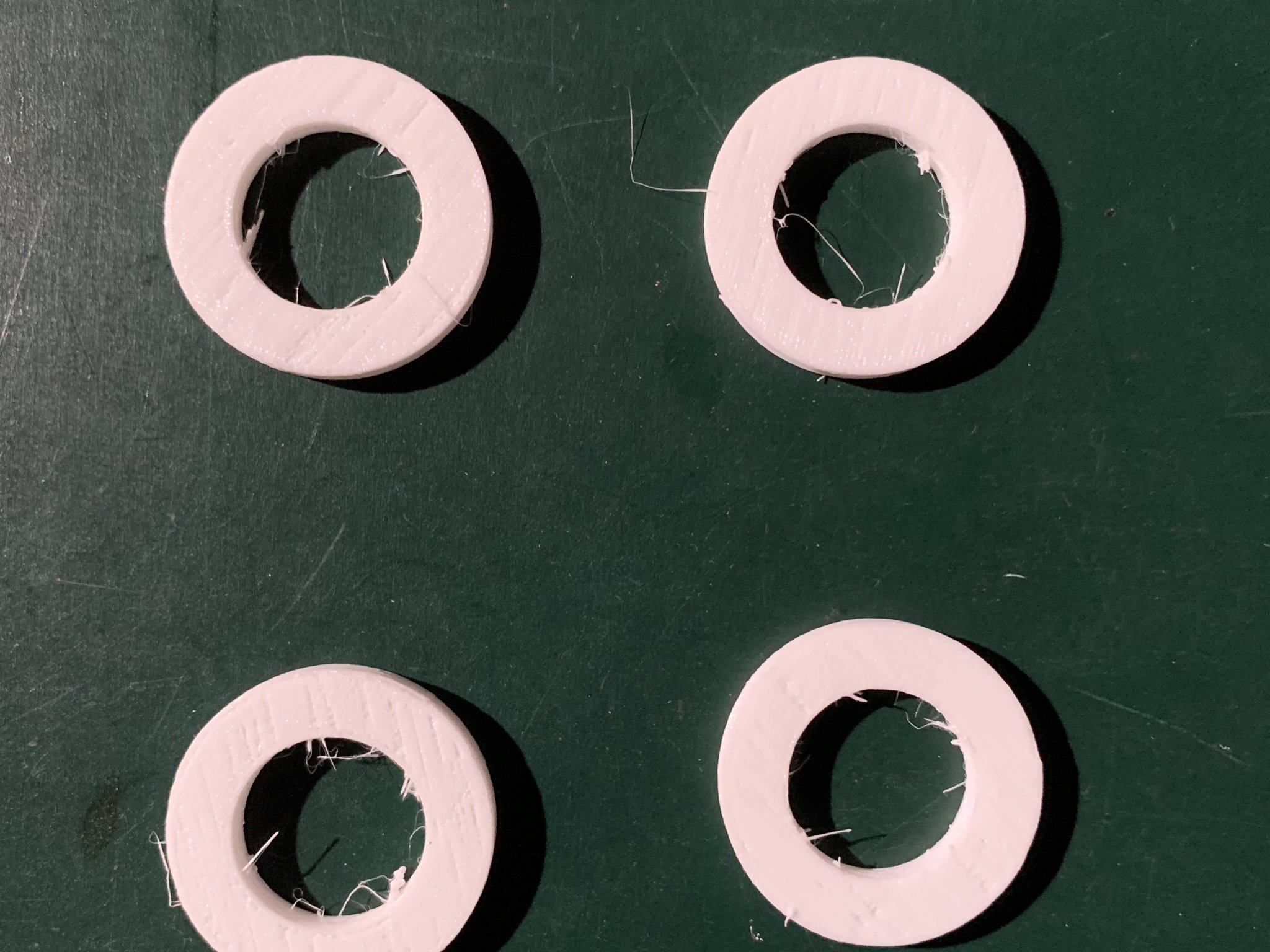 Chân đế kim loại cho hộp chứa chắc chắn