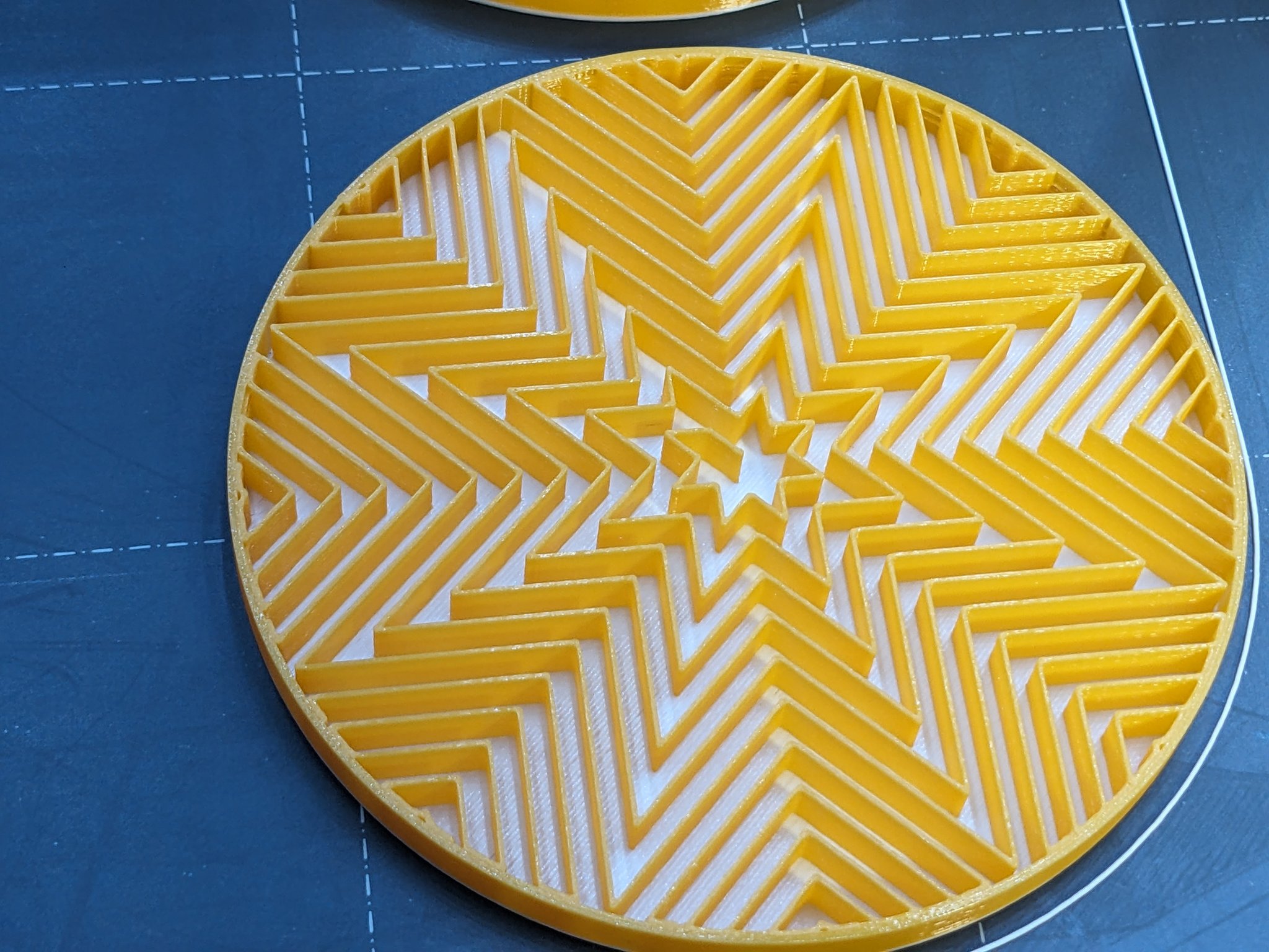 Giá đỡ ly tối giản với nhiều họa tiết khác nhau