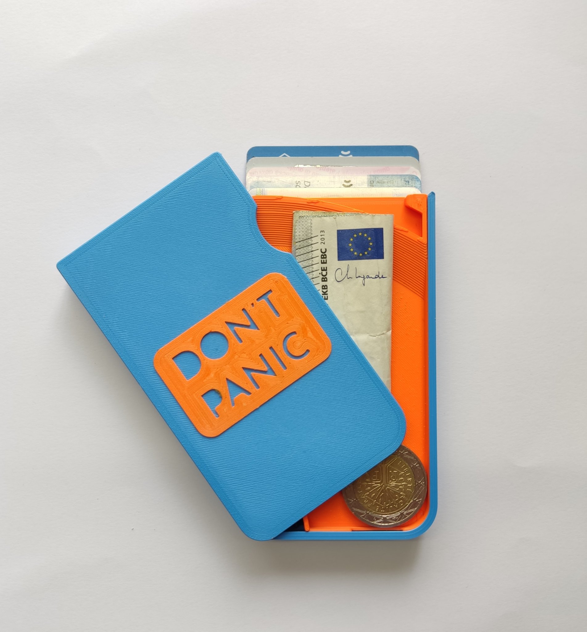 Ví đựng thẻ Maker v2 với ngăn tiền xu và tiền mặt