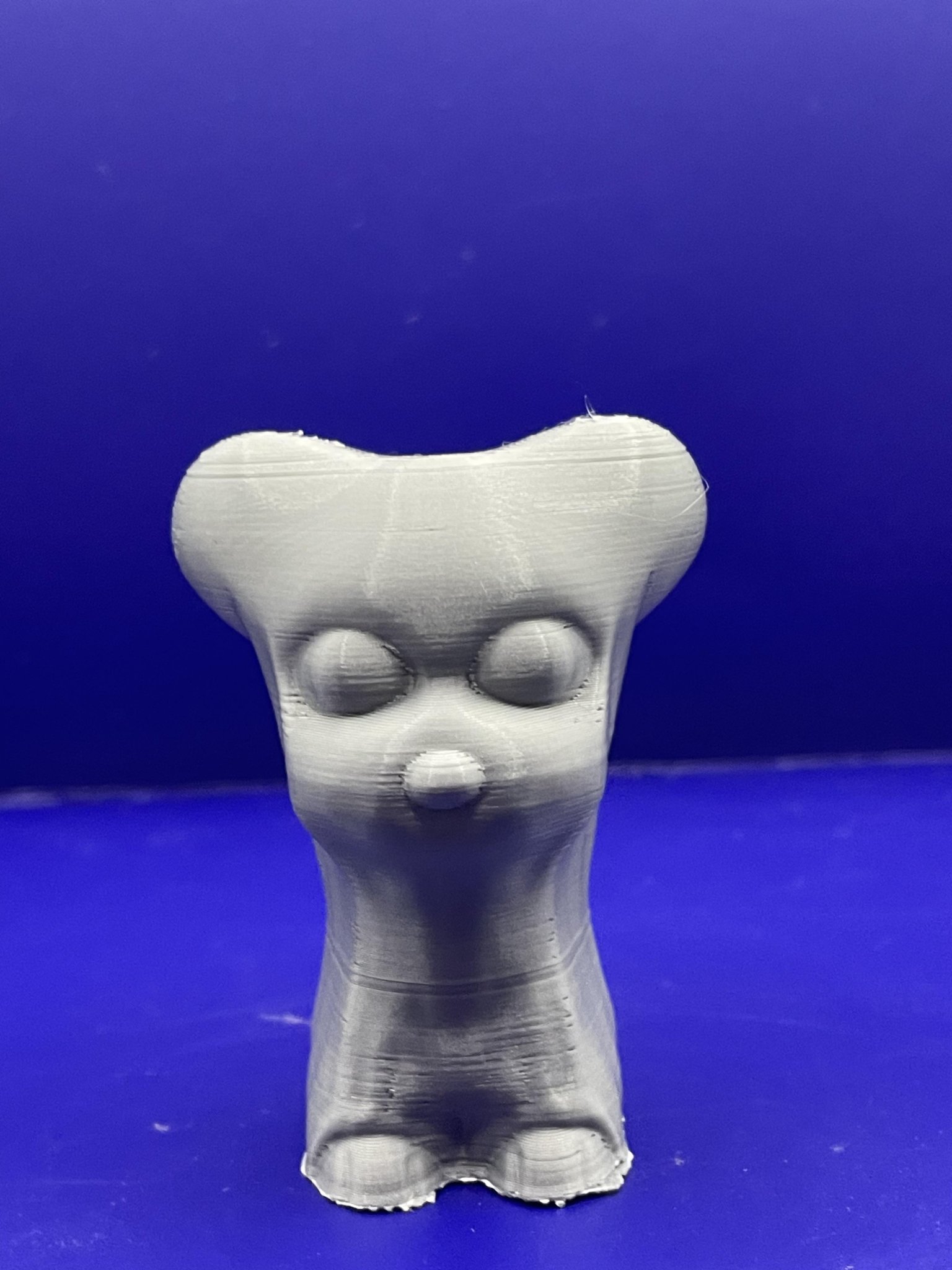 Chó ma đáng sợ trong áo choàng huyền bí