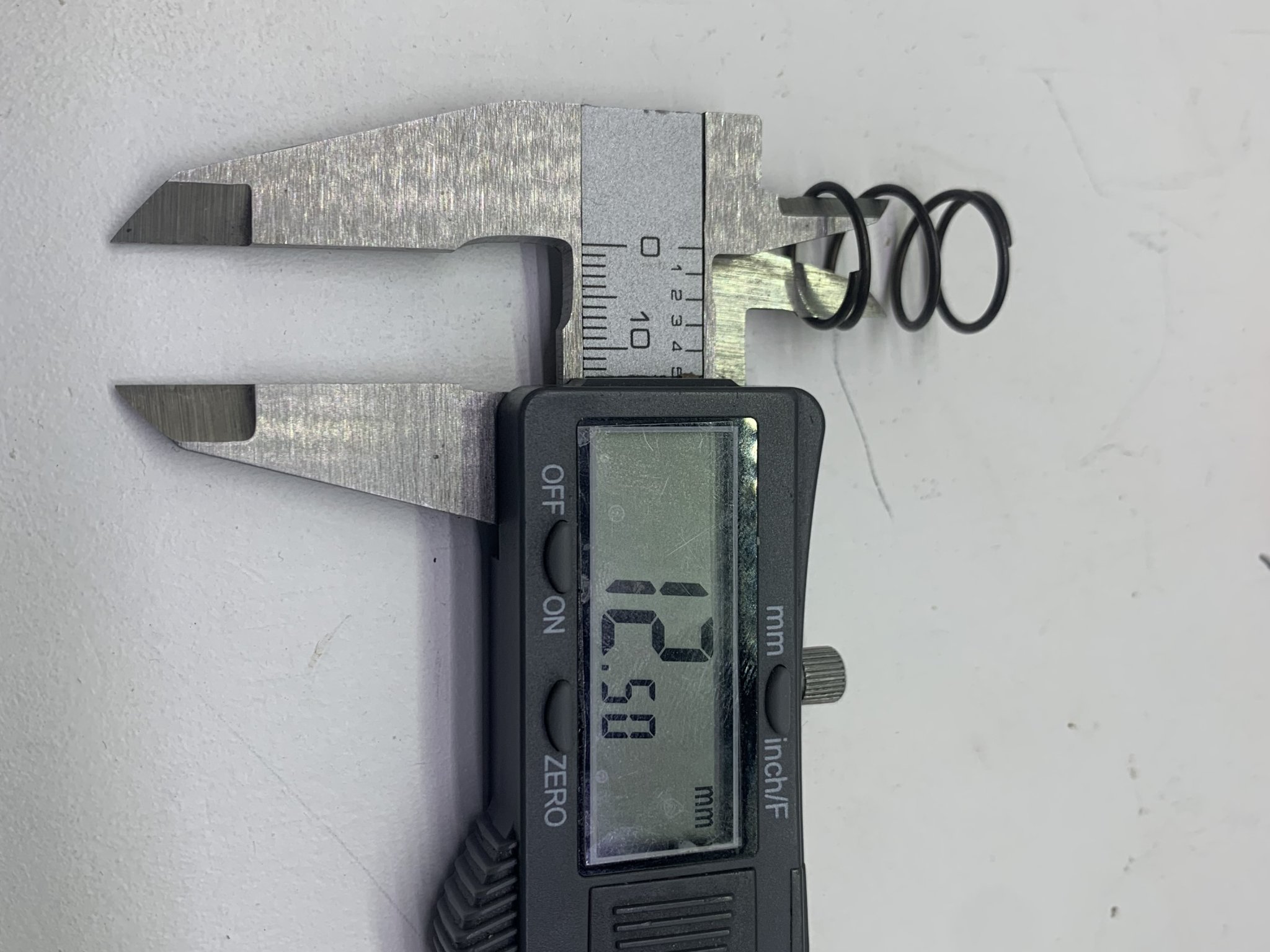 Khớp xoay tải lò xo cho cơ cấu truyền động