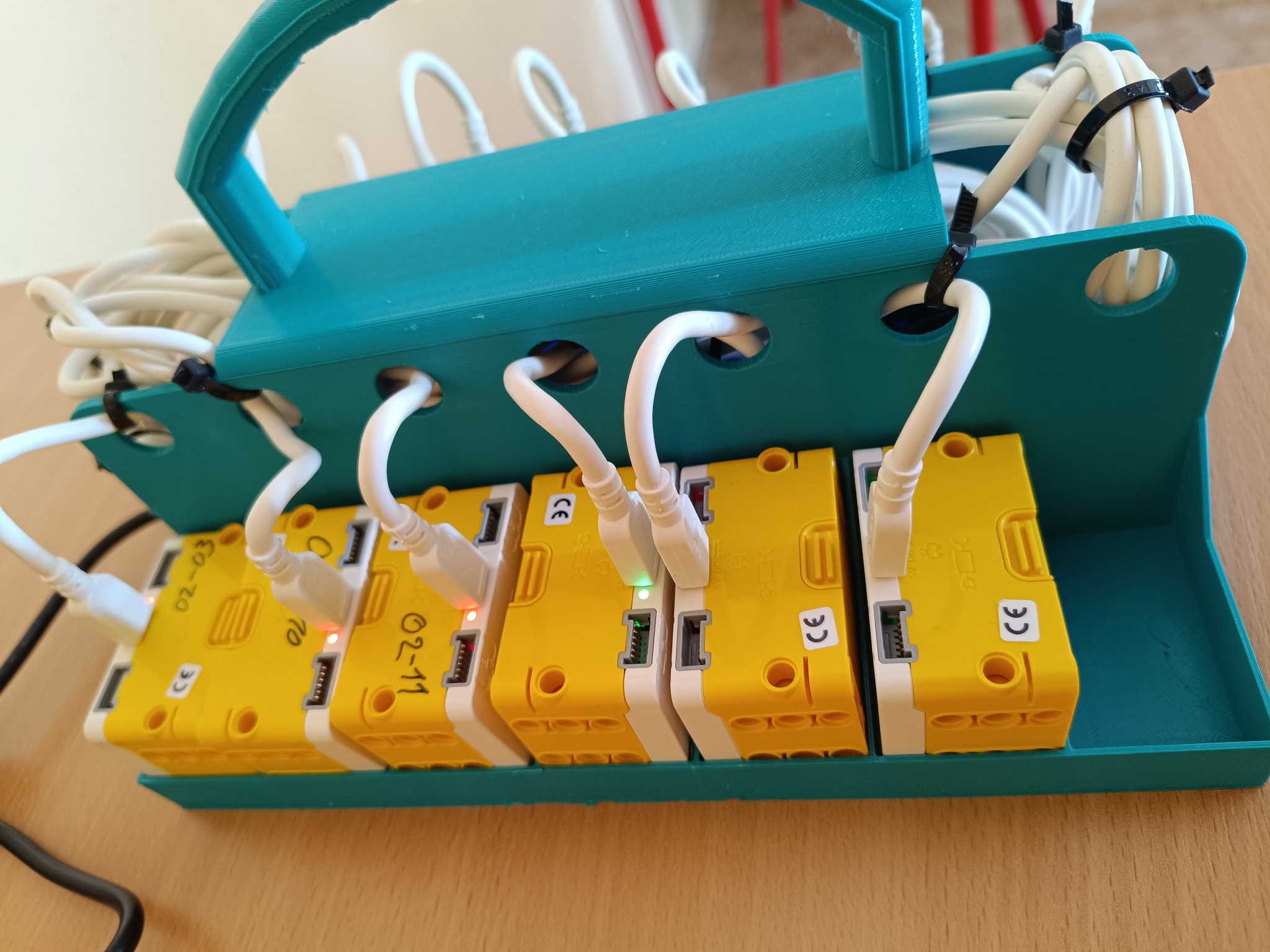 Giá đỡ và tổ chức HUB LEGO SPIKE Essential cho Prime