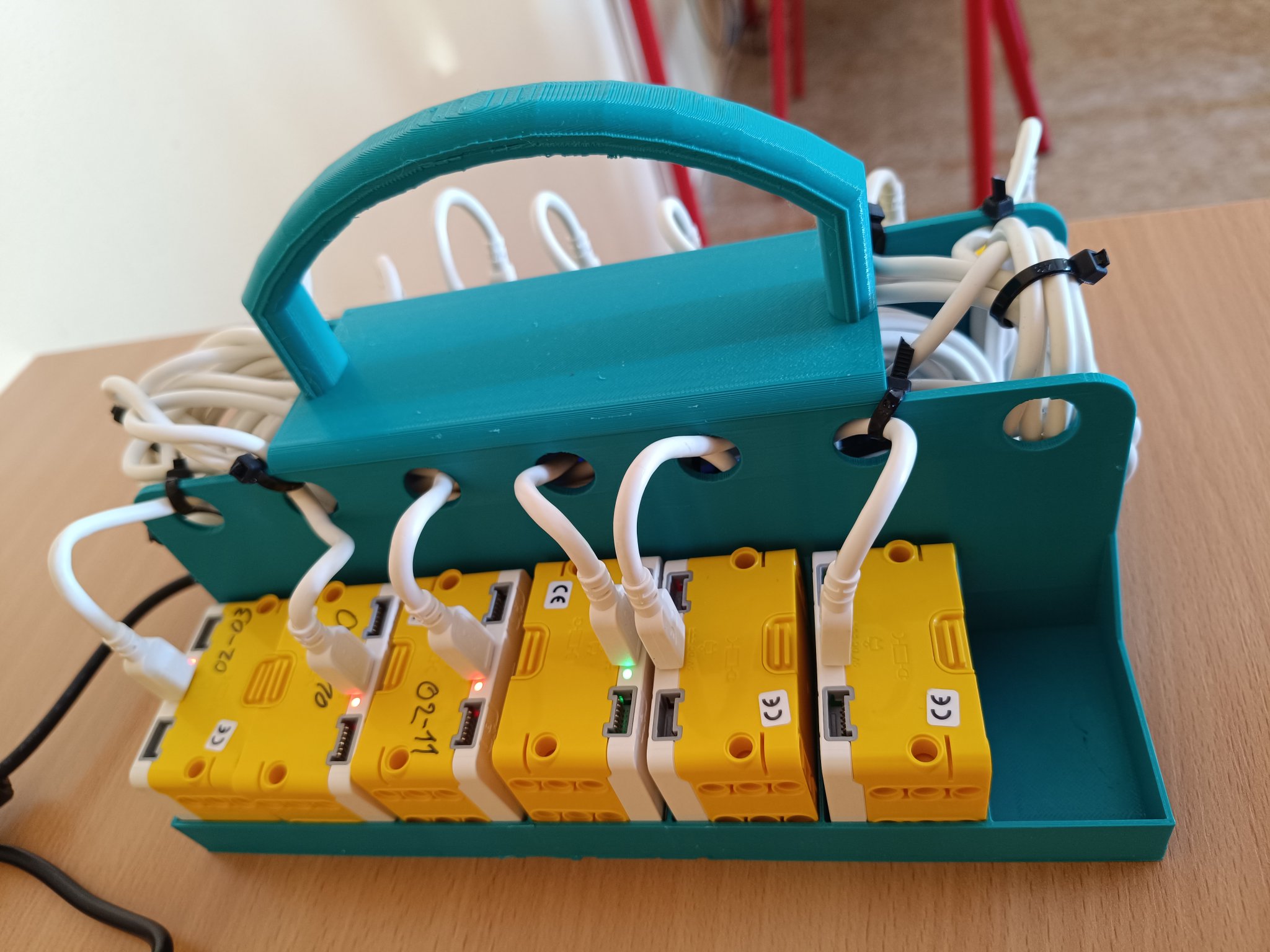 Giá đỡ và tổ chức HUB LEGO SPIKE Essential cho Prime