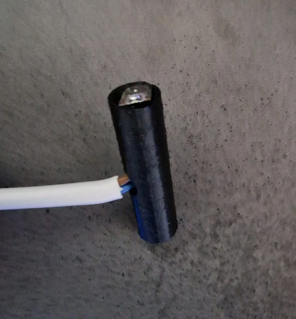 Adapter giả cho pin AAA sử dụng nguồn điện trực tiếp