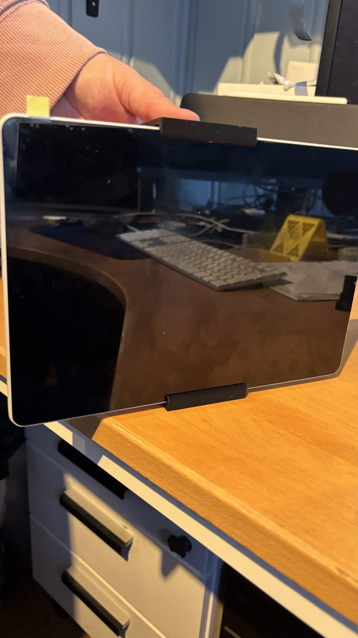 Giá đỡ tường cho bộ điều khiển phòng Cisco CS-T10-TS