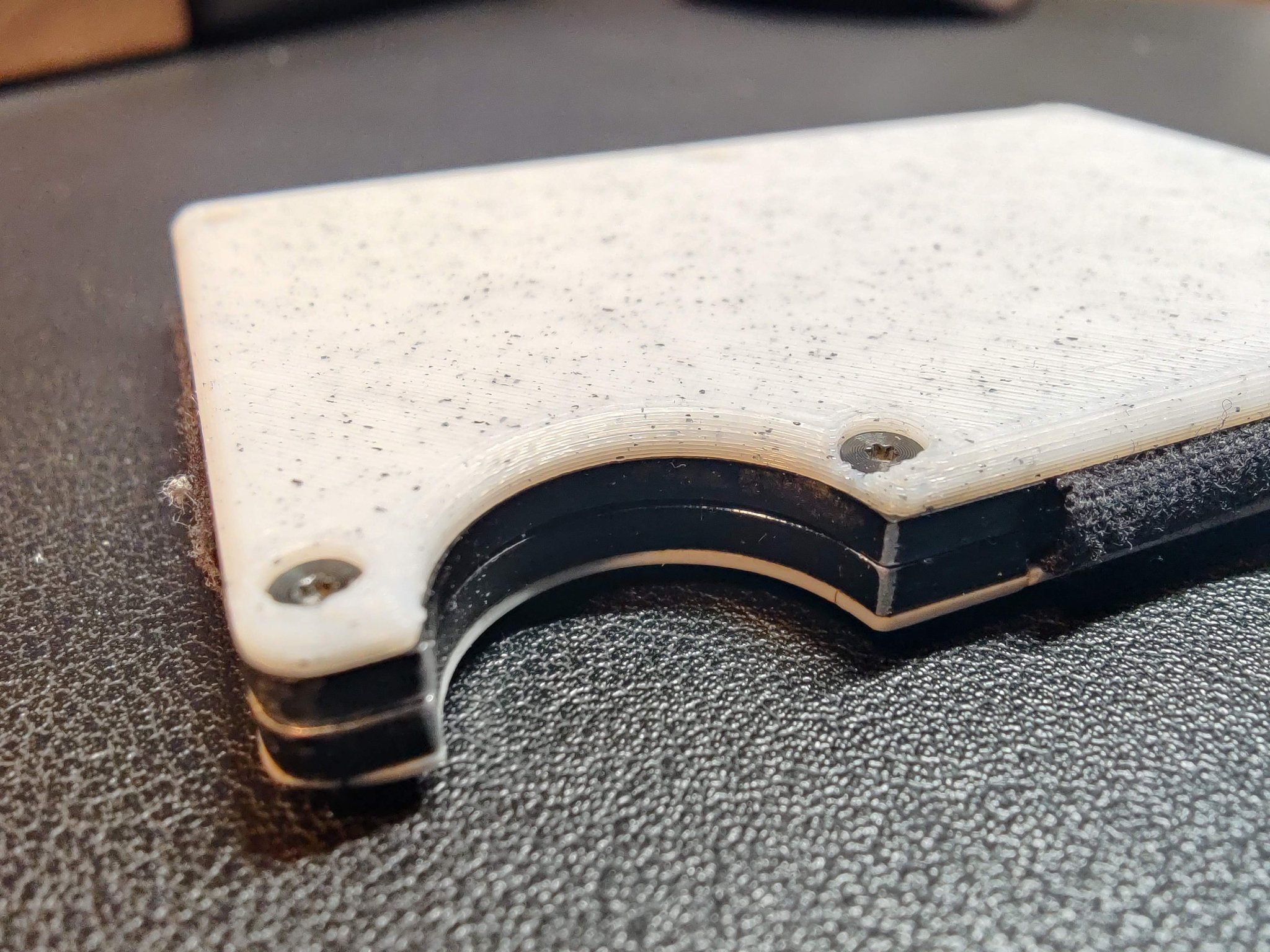 Bề mặt ngoài cho ví The Ridge