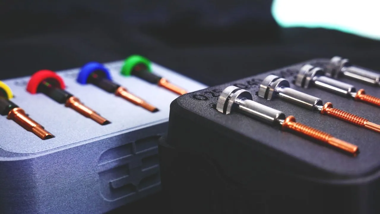 Hộp đựng vòi phun Revo bảo vệ và trưng bày hấp dẫn