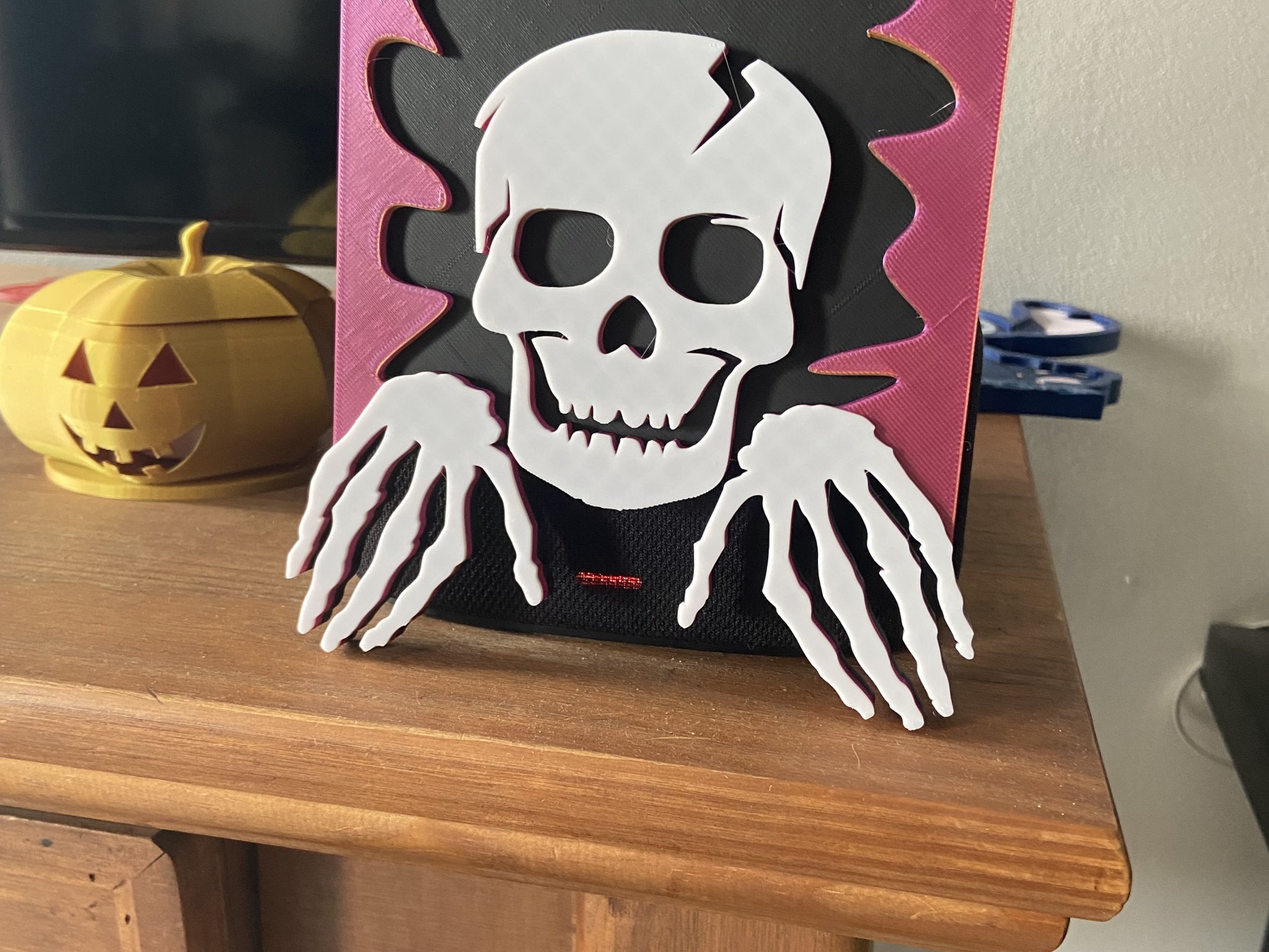 Khung hình bộ xương 3D cố gắng thoát ra khỏi lỗ