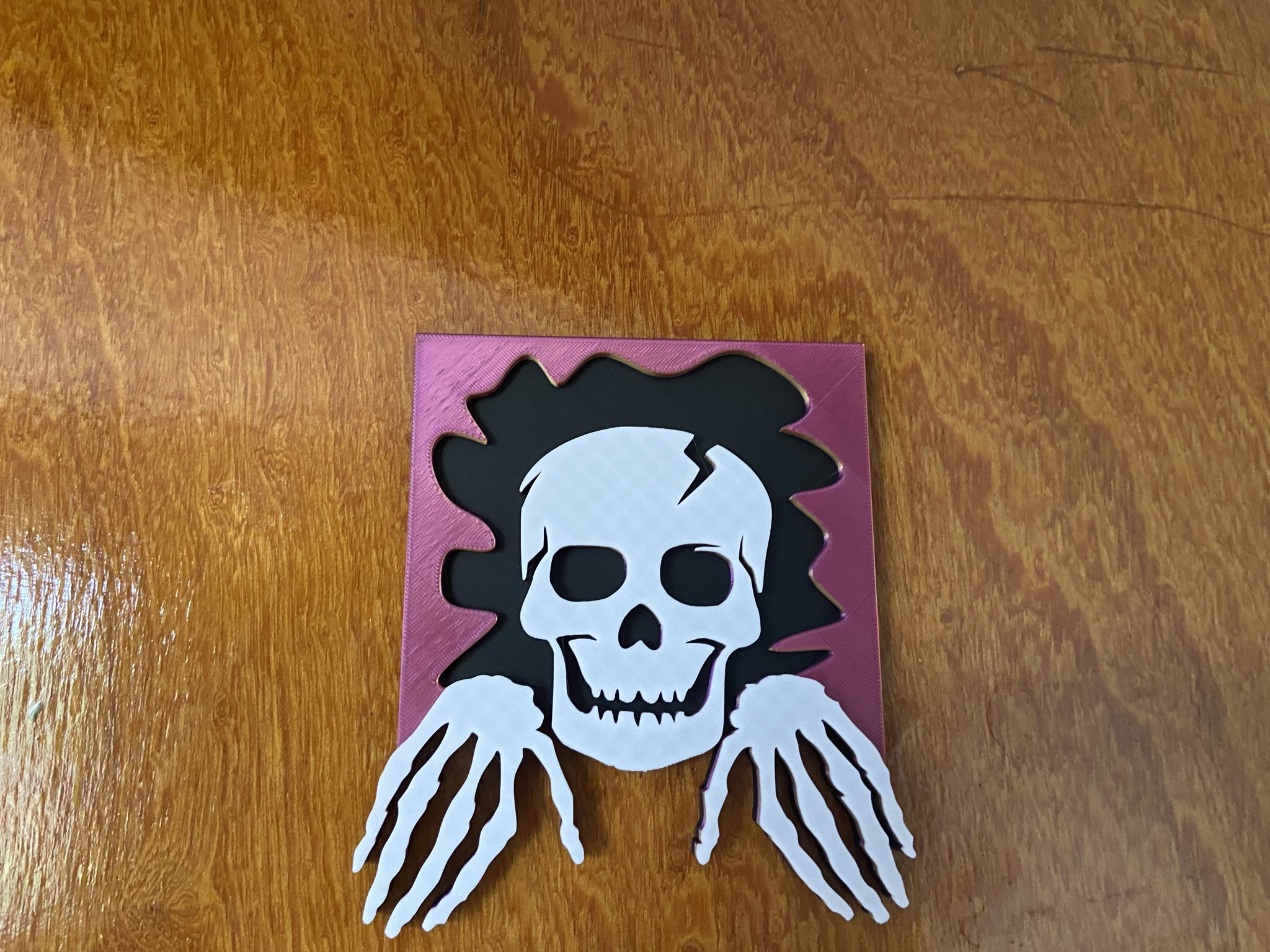 Khung hình bộ xương 3D cố gắng thoát ra khỏi lỗ