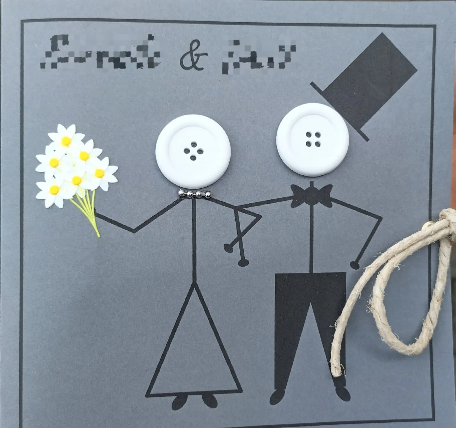 Bó hoa nhiều màu cho thiệp cưới tự làm