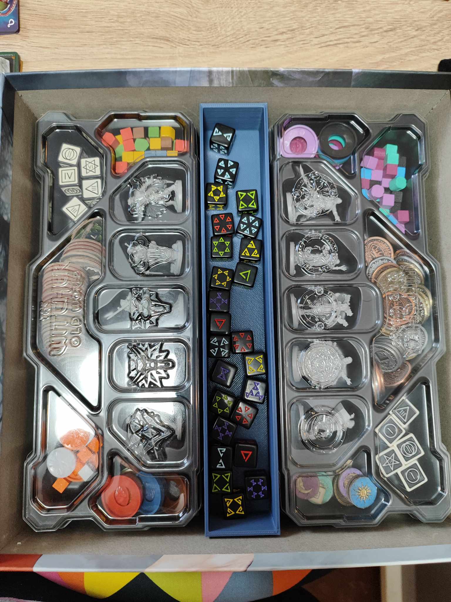 Bộ tổ chức hộp Deluxe The Witcher Old World + tất cả các mở rộng