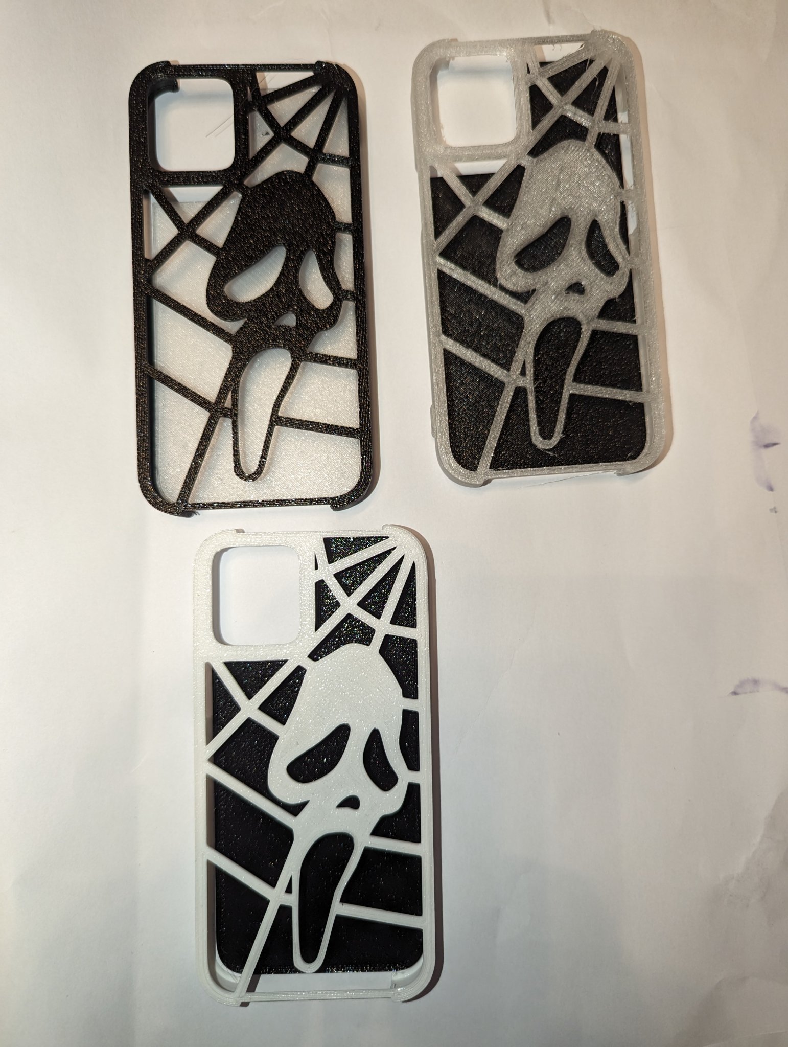 Iphone 12 Mini với hình ảnh Ghostface