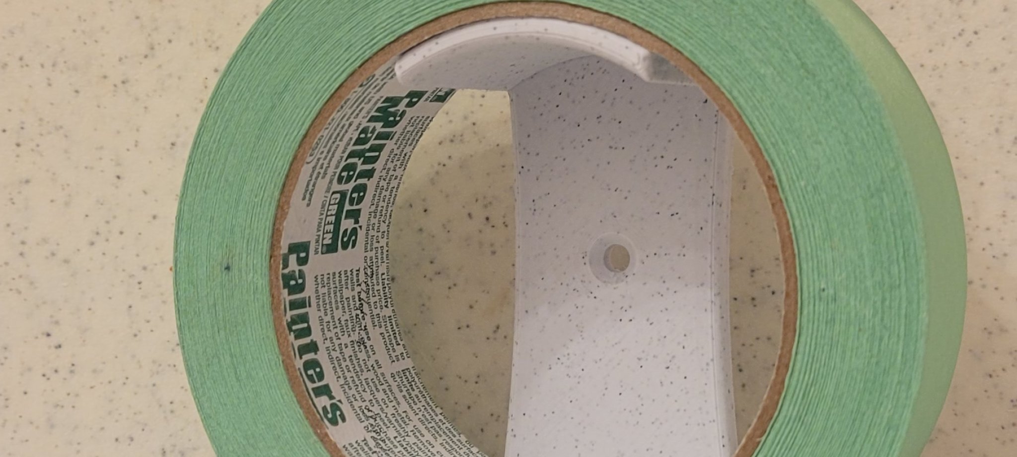 Giá đỡ băng dính treo tường với chỗ để bút đánh dấu