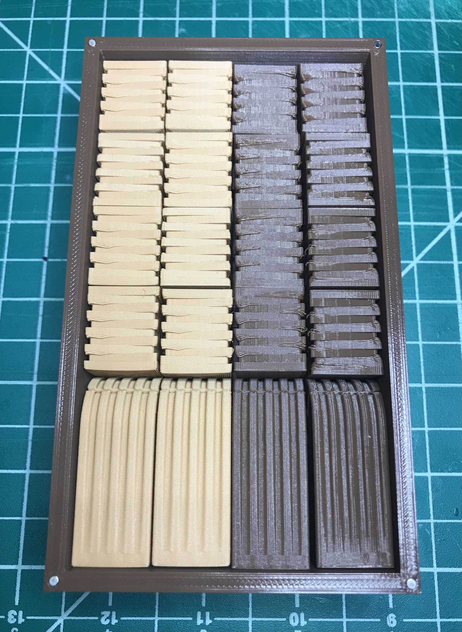 Hộp đựng quân cờ tối giản của Sebastien