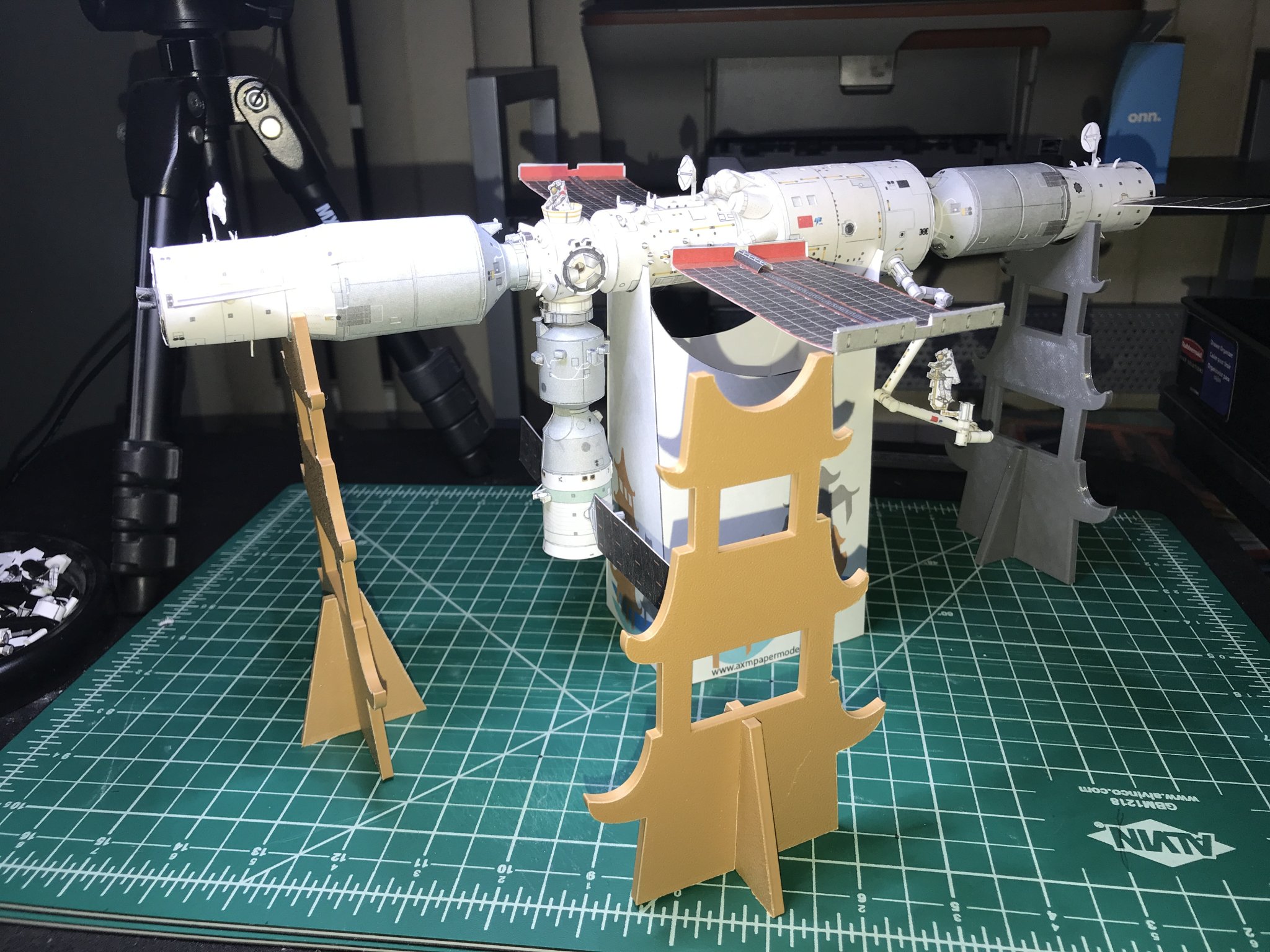 Giá đỡ mô hình trạm không gian Trung Quốc