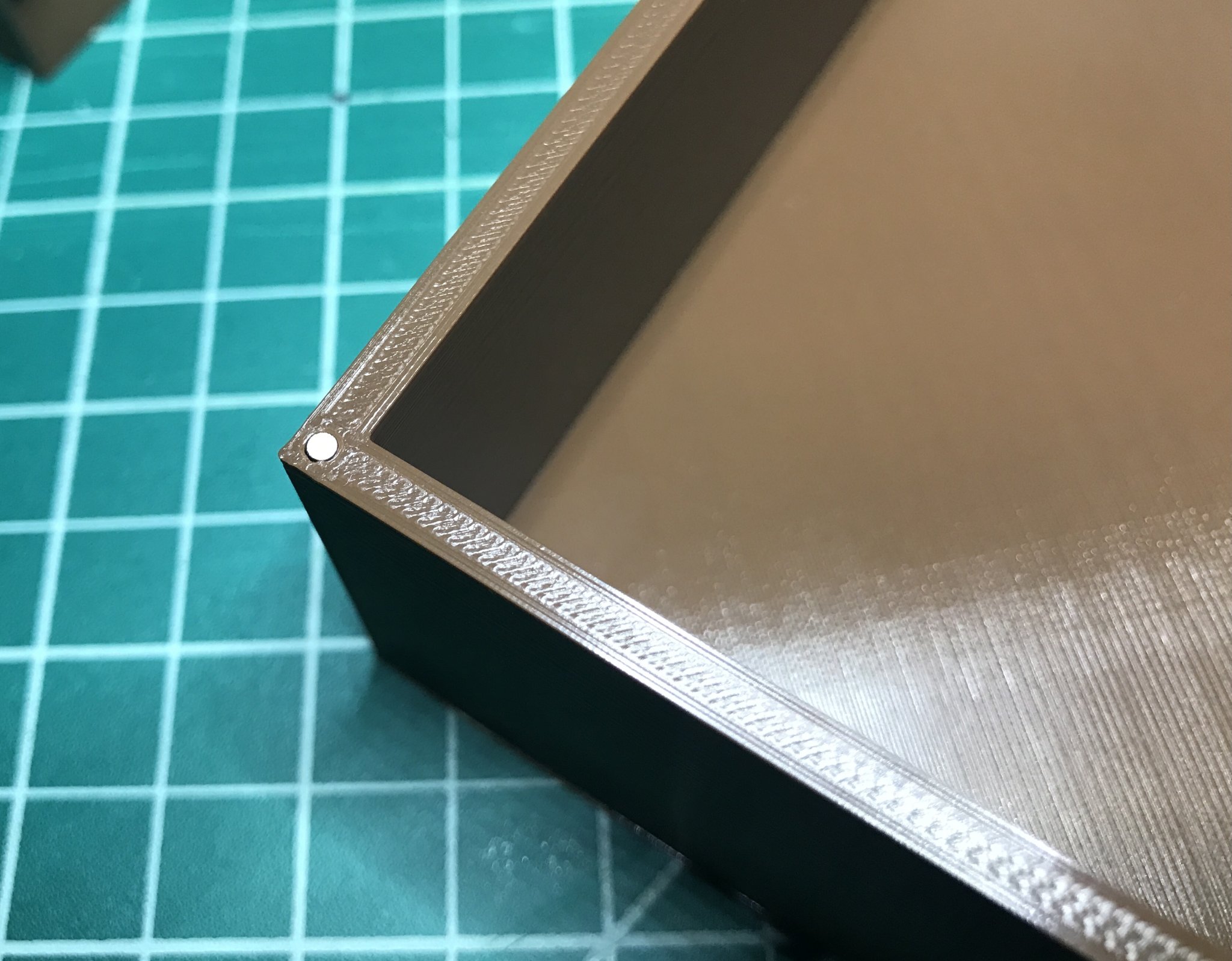 Hộp đựng quân cờ tối giản của Sebastien