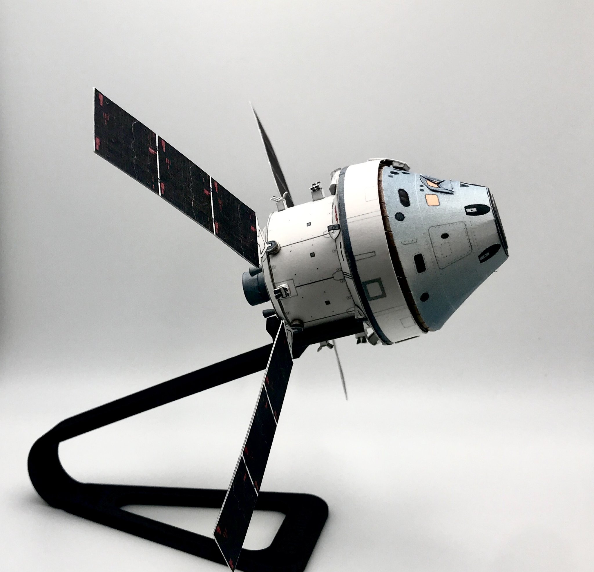 Giá đỡ mô hình giấy Orion Artemis-1 tỷ lệ 1:96