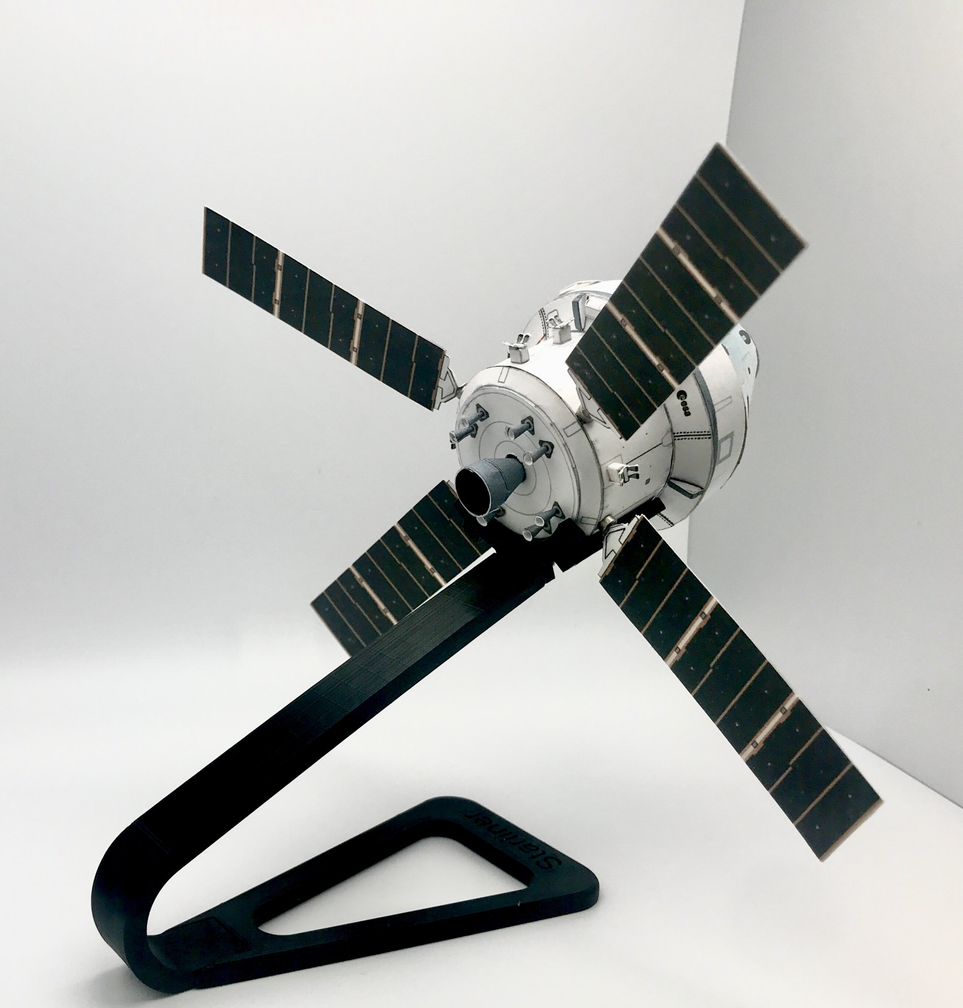 Giá đỡ mô hình giấy Orion Artemis-1 tỷ lệ 1:96