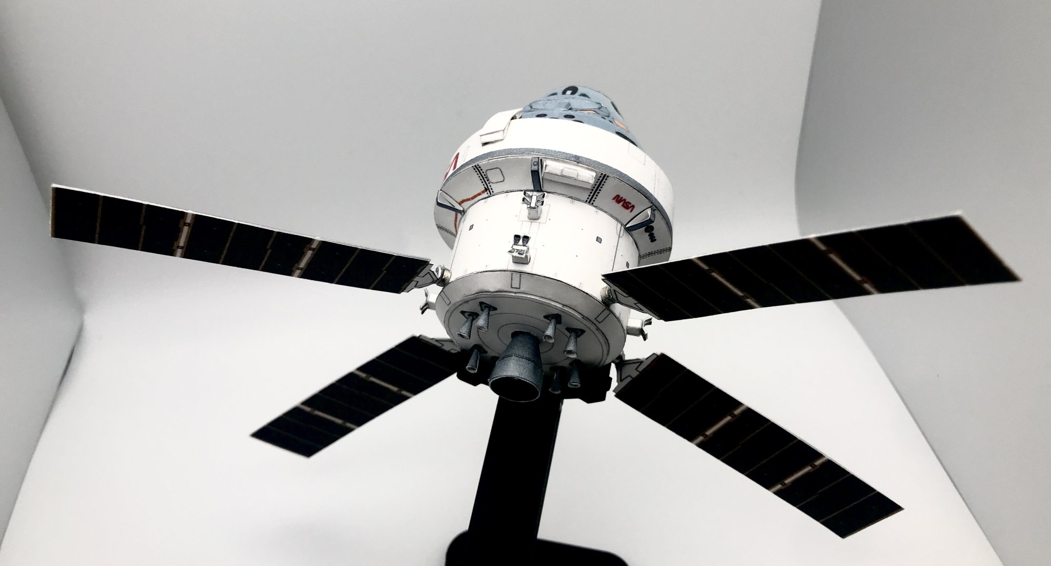 Giá đỡ mô hình giấy Orion Artemis-1 tỷ lệ 1:96