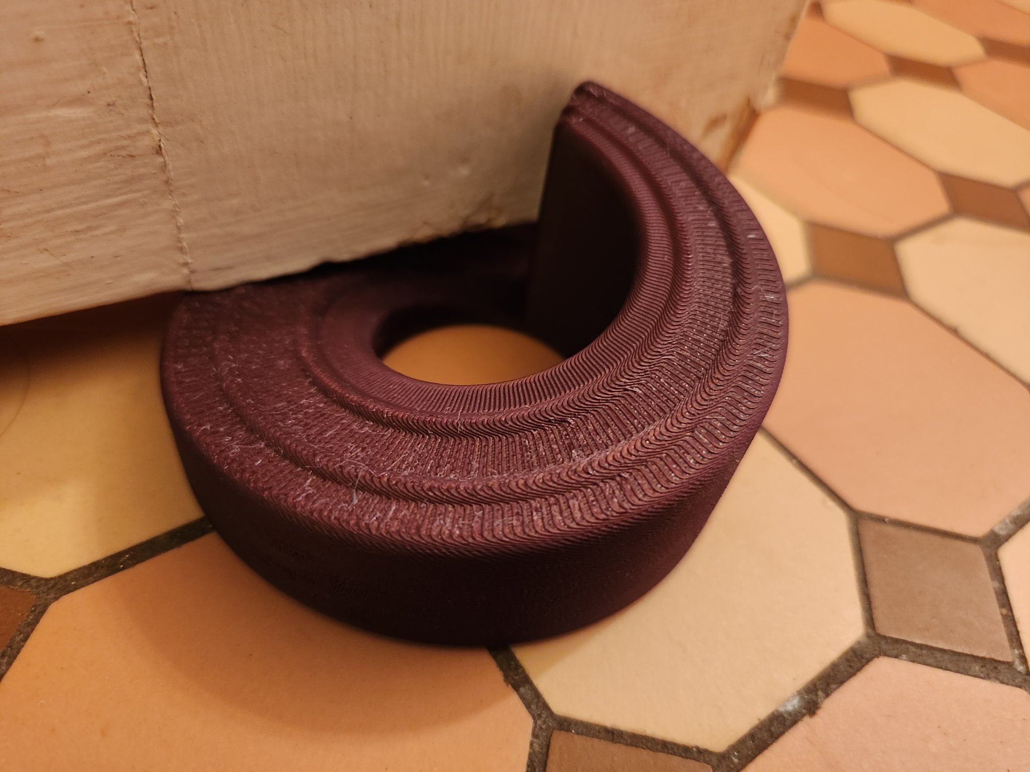 Đồ chặn cửa thiết kế hình xoắn ốc tiết kiệm không gian