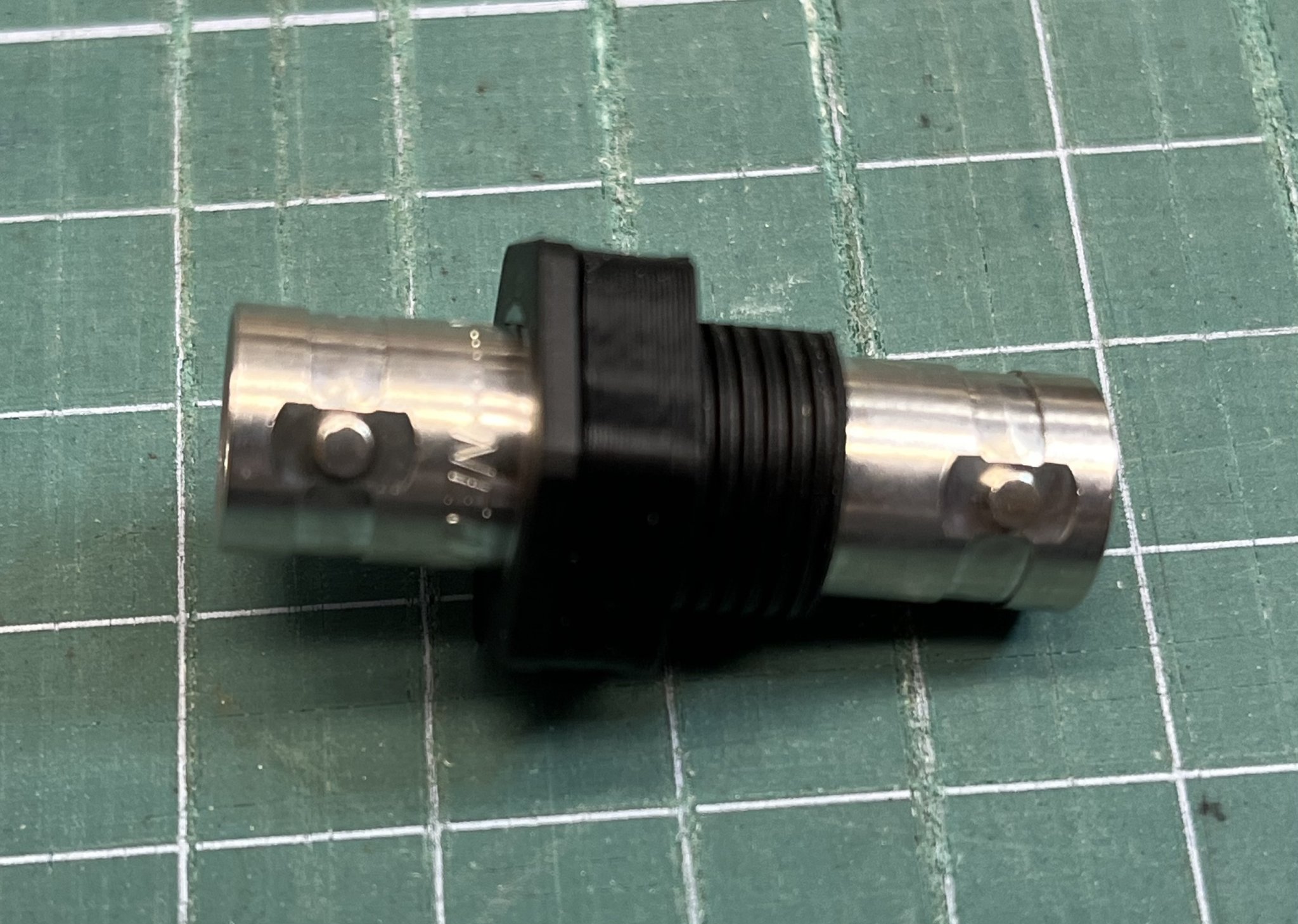 Bộ điều hợp BNC Neutrik D Series cho kết nối dễ dàng