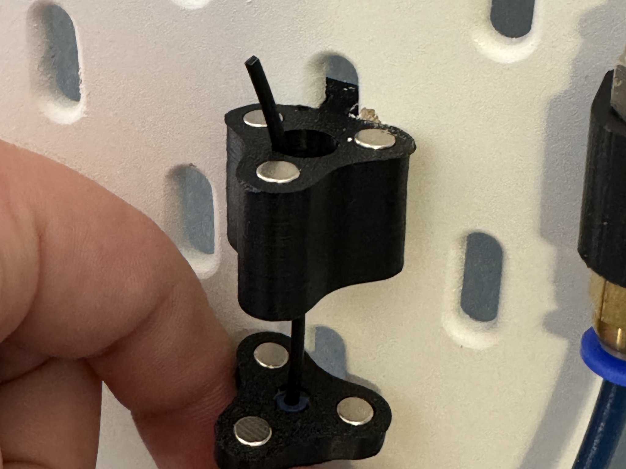 Kết nối qua IKEA SKÅDIS với nam châm 5x5mm