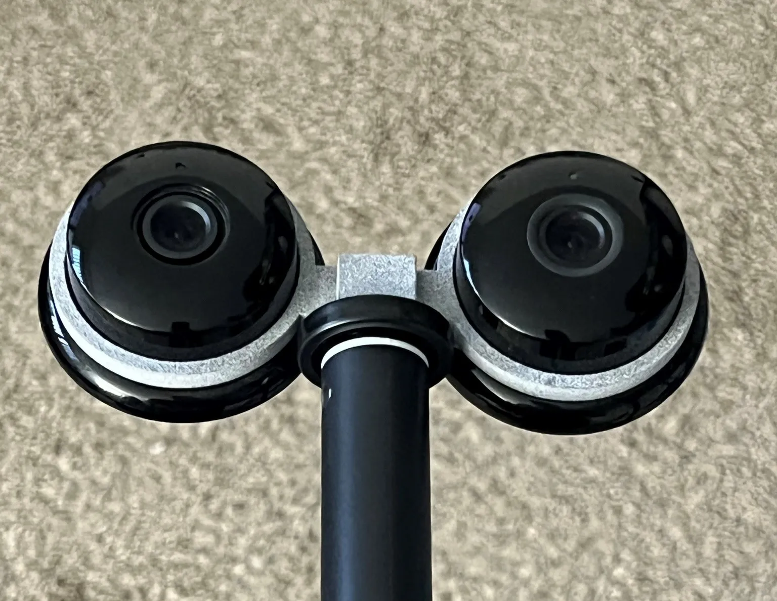 Giá đỡ chân máy cho camera Yi Home với hai gắn tripod