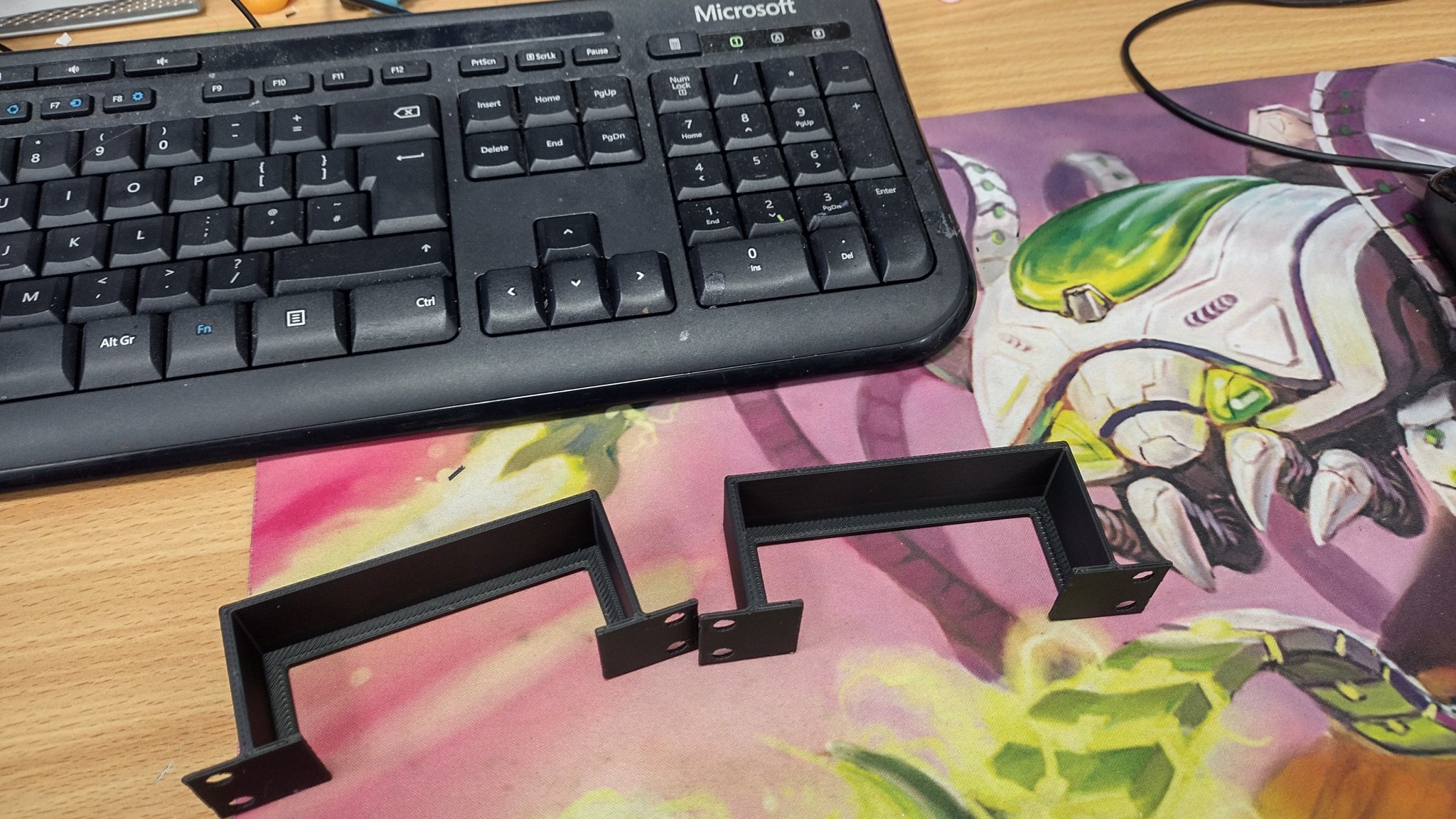 Giá đỡ gắn tường cho nguồn PSU fsp230-aaan3 của Tiertime Up300