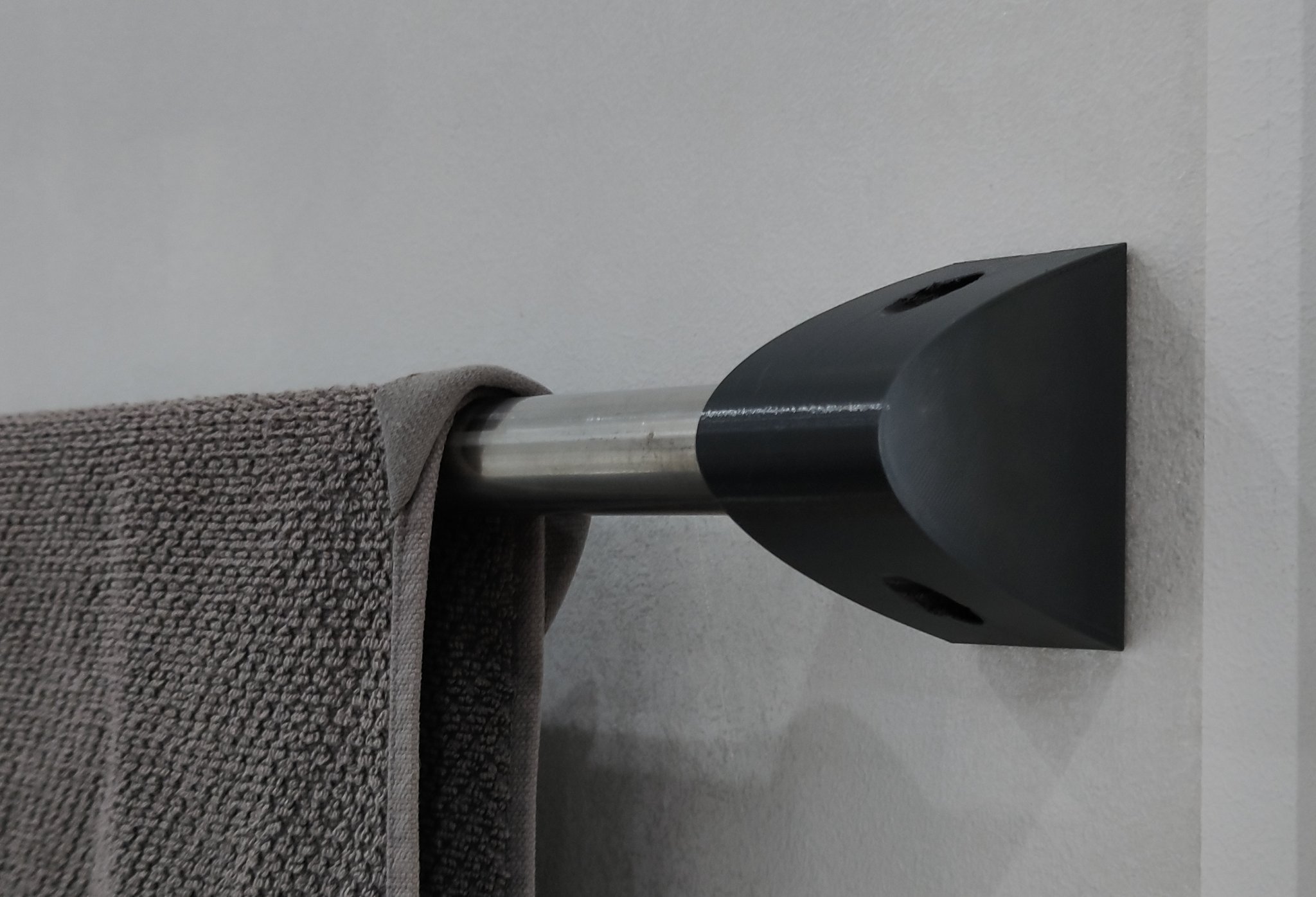 Giá đỡ khăn tắm với chiều rộng tối thiểu 120cm