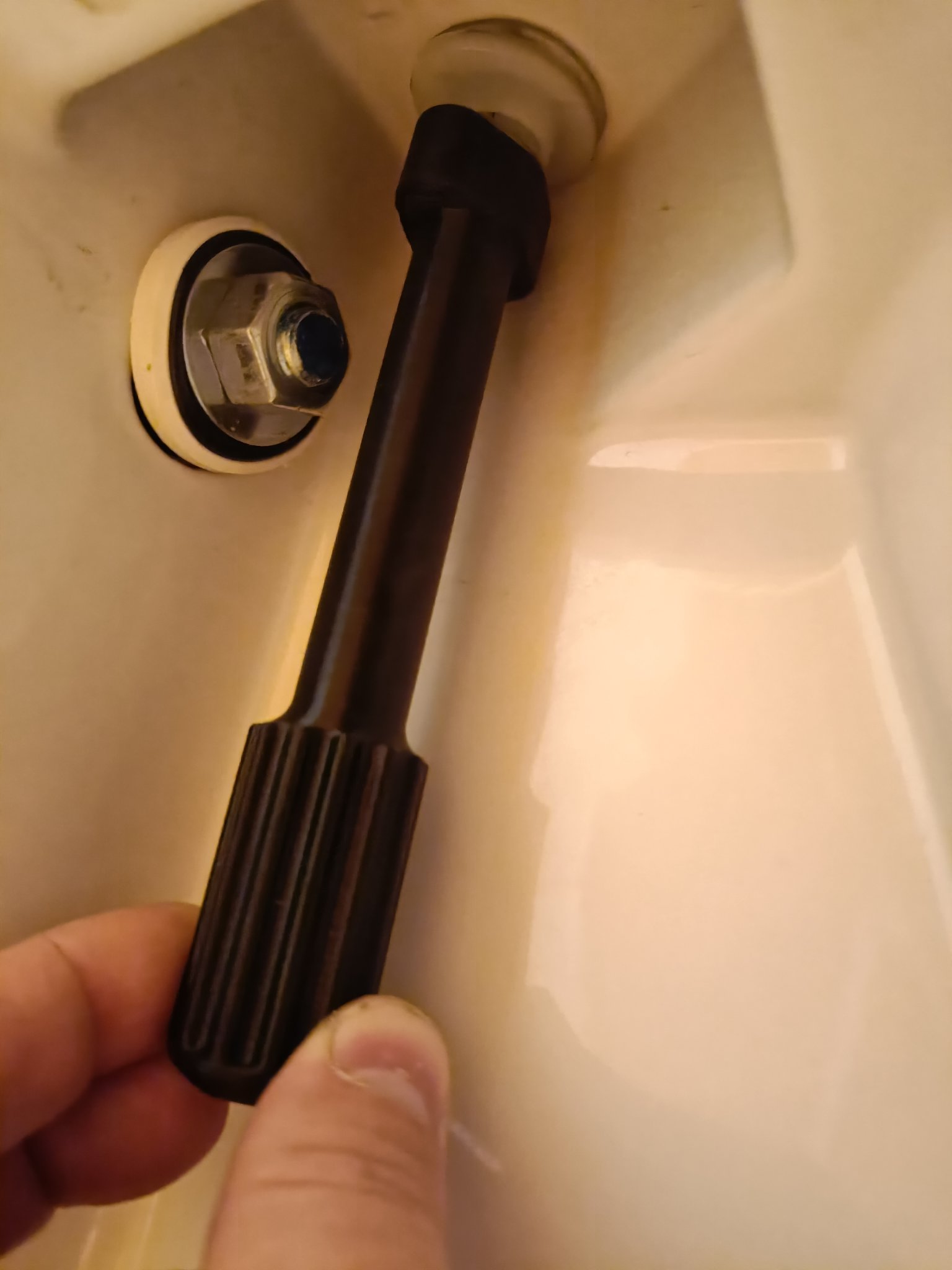 Cờ lê cho bồn cầu Geberit