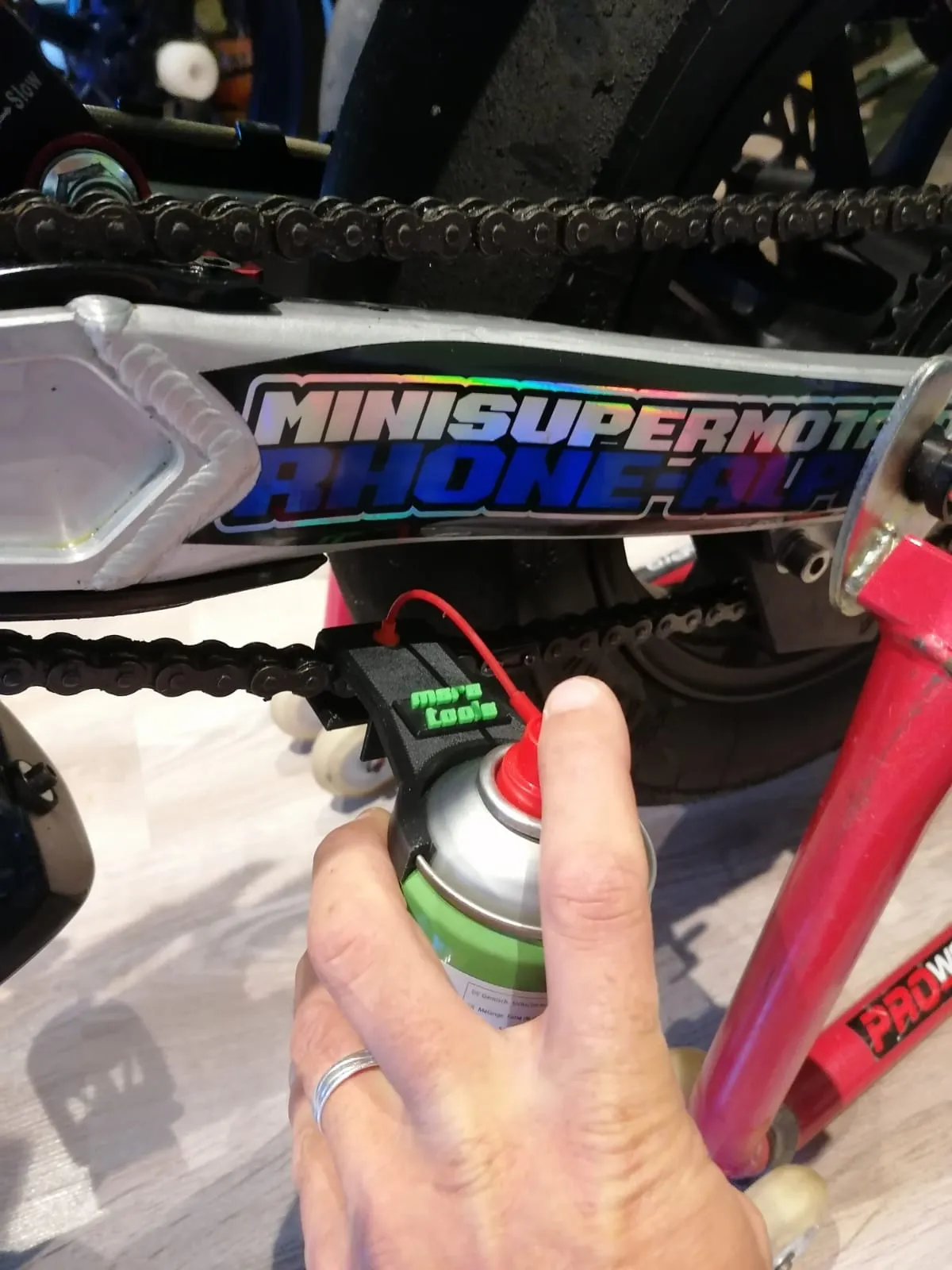 Bộ dụng cụ bôi trơn xích cho xe máy dirt bike và đường phố