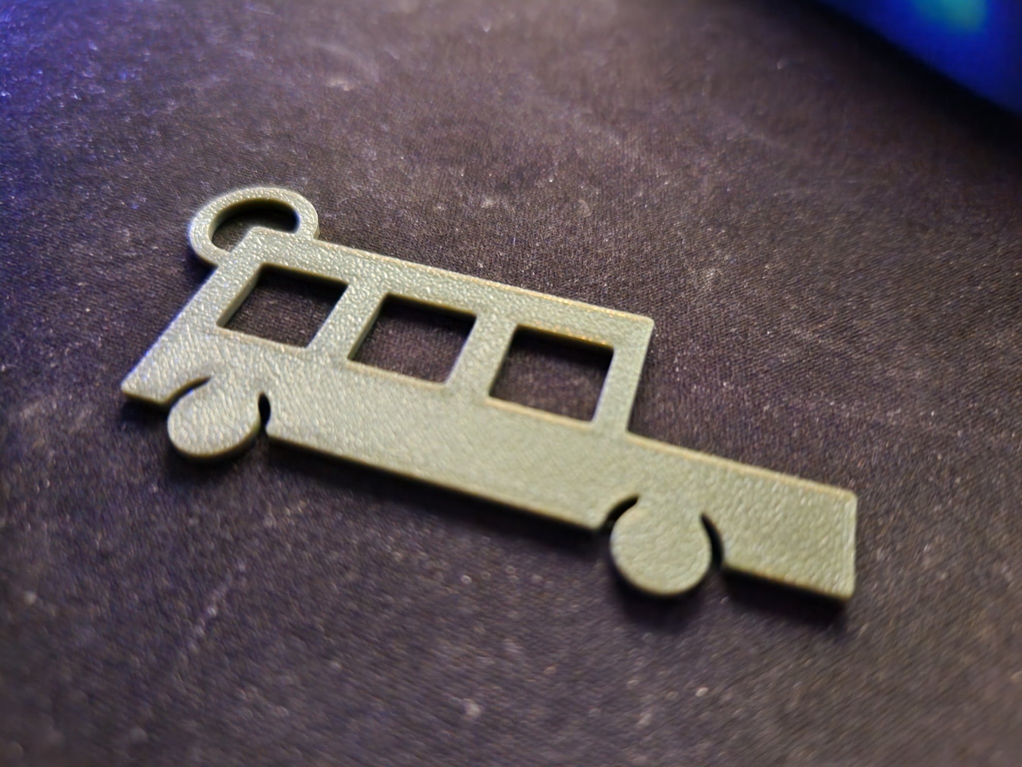 Móc khóa chiếc xe bạn vẽ ở mẫu giáo