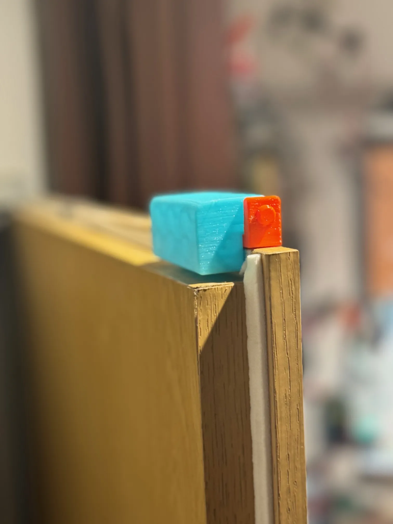 Thiết bị chống khóa cửa đơn giản bằng TPU