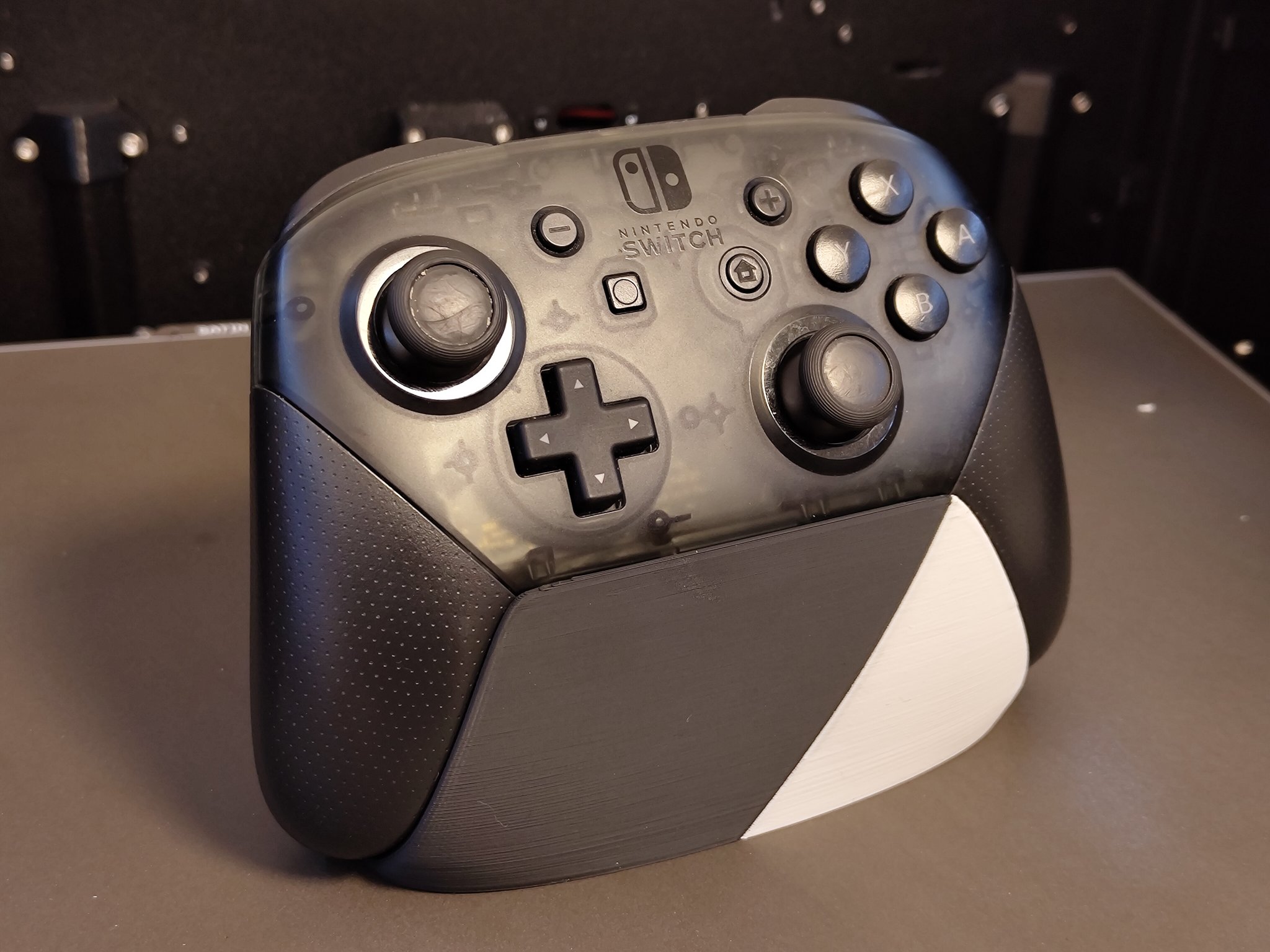 Giá đỡ tay cầm Nintendo Switch Pro tối giản 2 màu