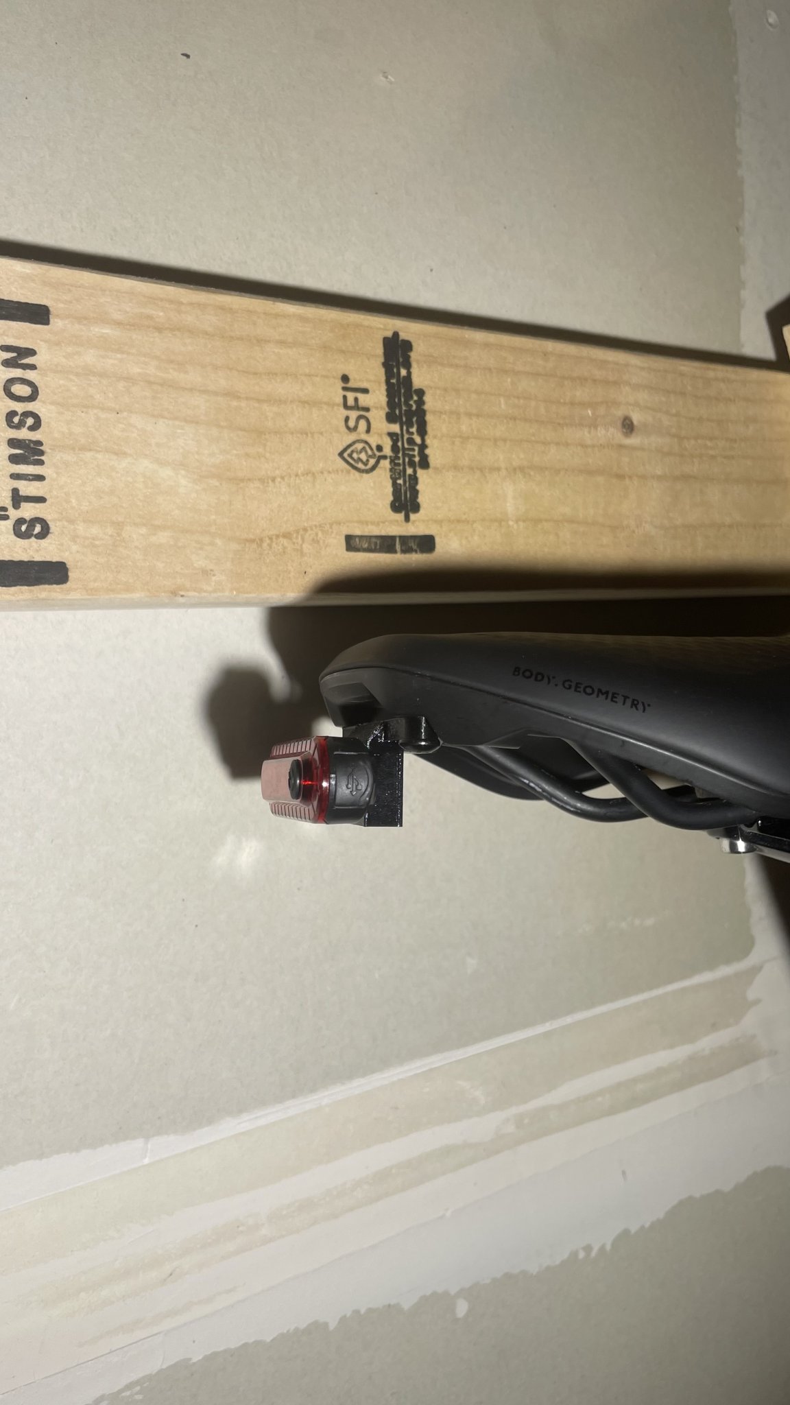 Giá đỡ đèn hậu cho yên xe Specialized SWAT