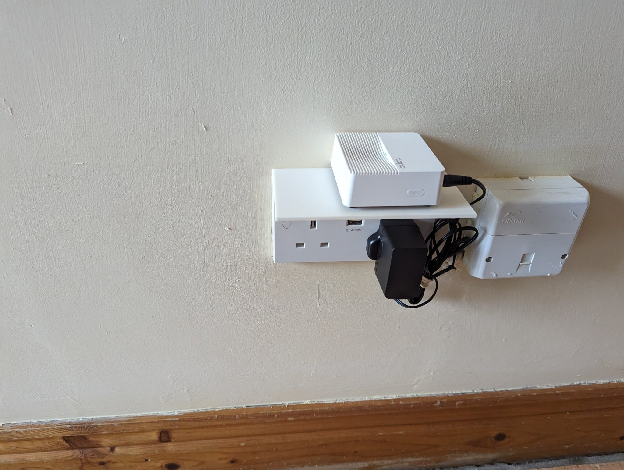 Giá đỡ ổ cắm đôi cho thiết bị điện gia dụng