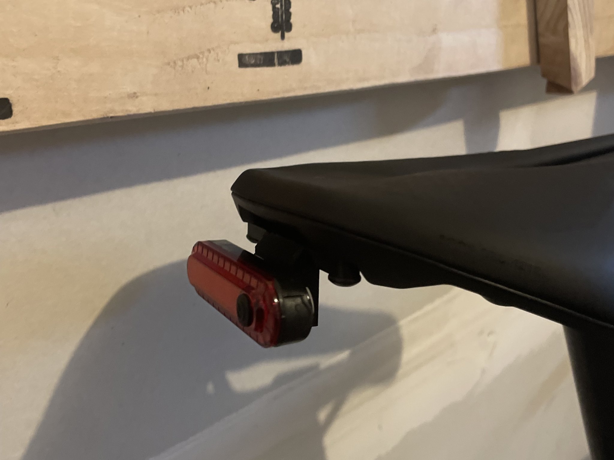 Giá đỡ đèn hậu cho yên xe Specialized SWAT