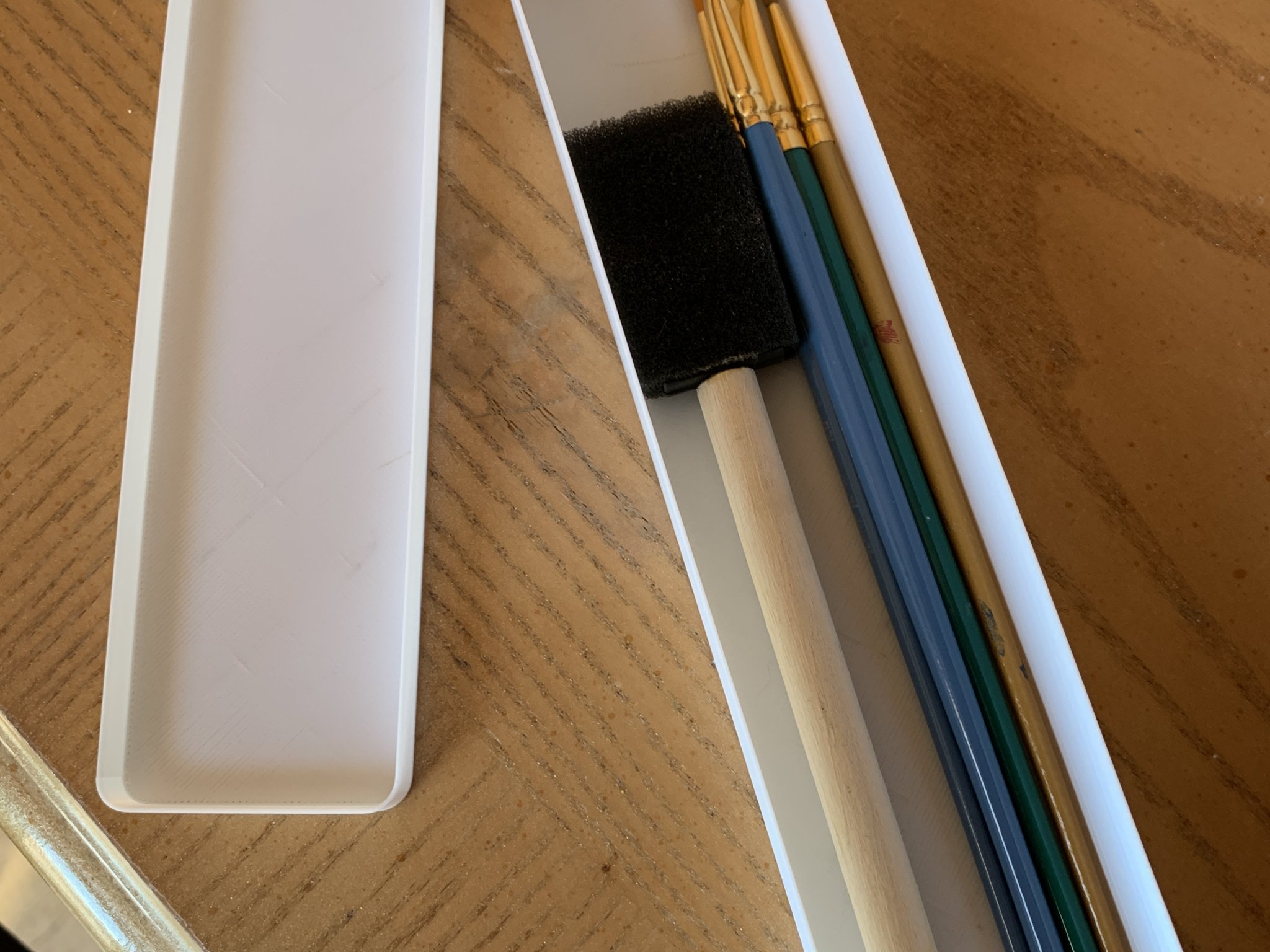 Hộp lưu trữ đơn giản có nắp cho bút vẽ và bút chì