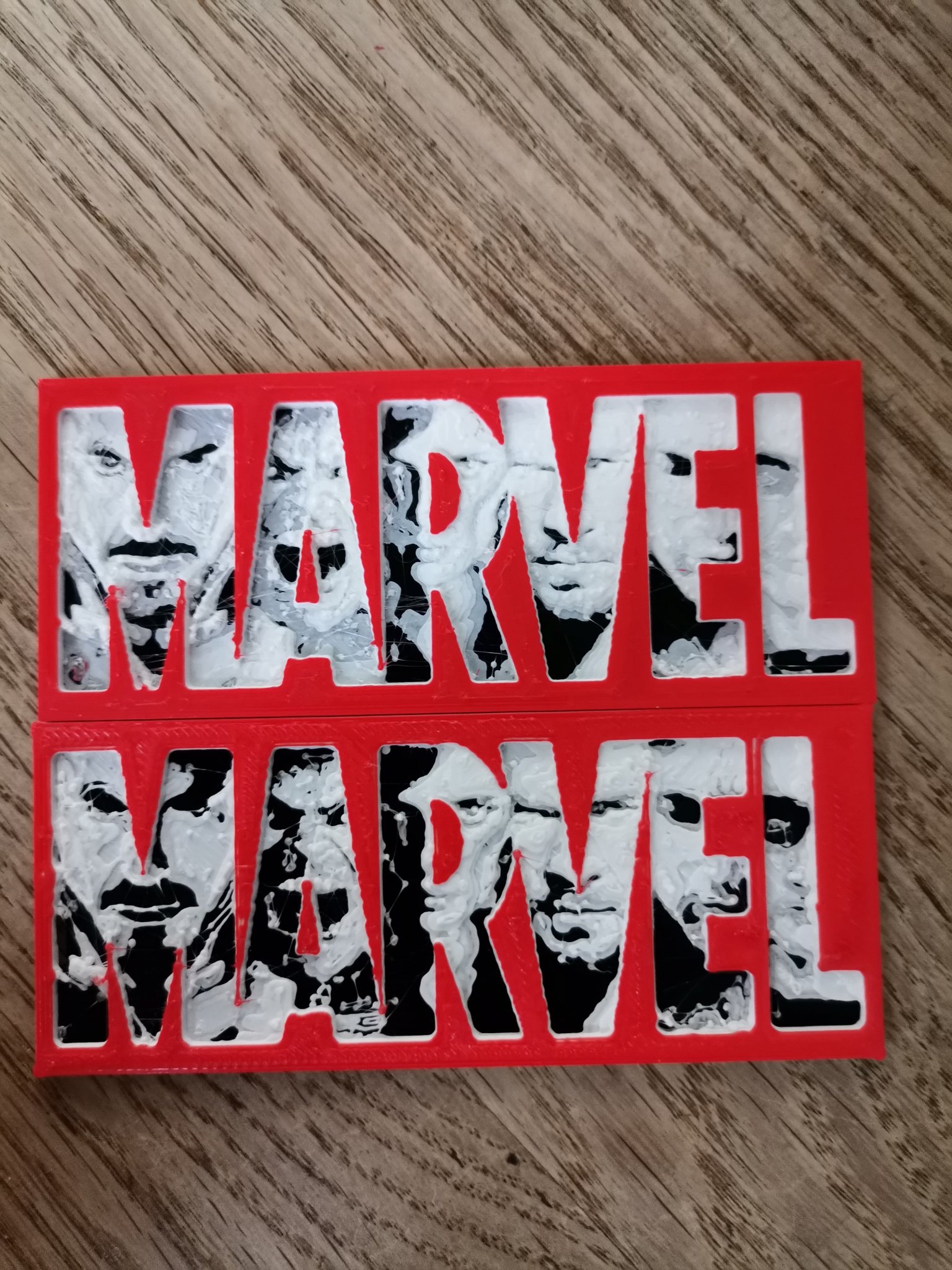 Biểu tượng Marvel đa màu sắc in 3D