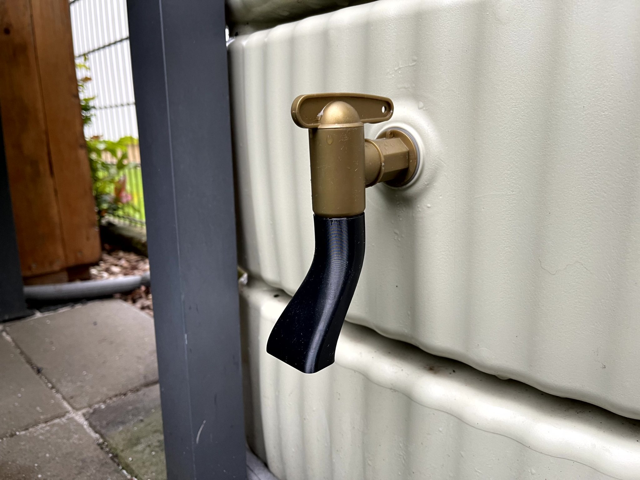 Đầu ra nước cho bể chứa nước