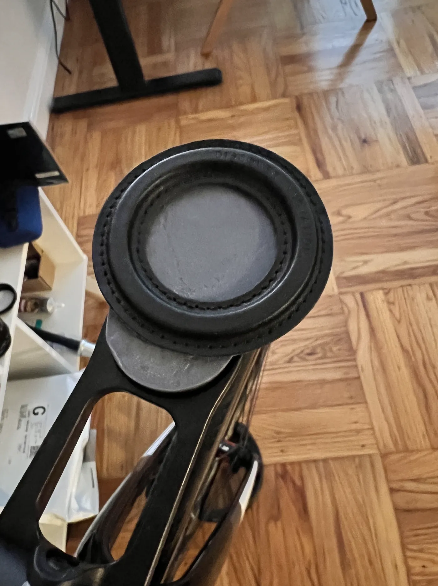 Giá đỡ Magsafe cho iPhone trên giá Wahoo cho xe đạp đứng