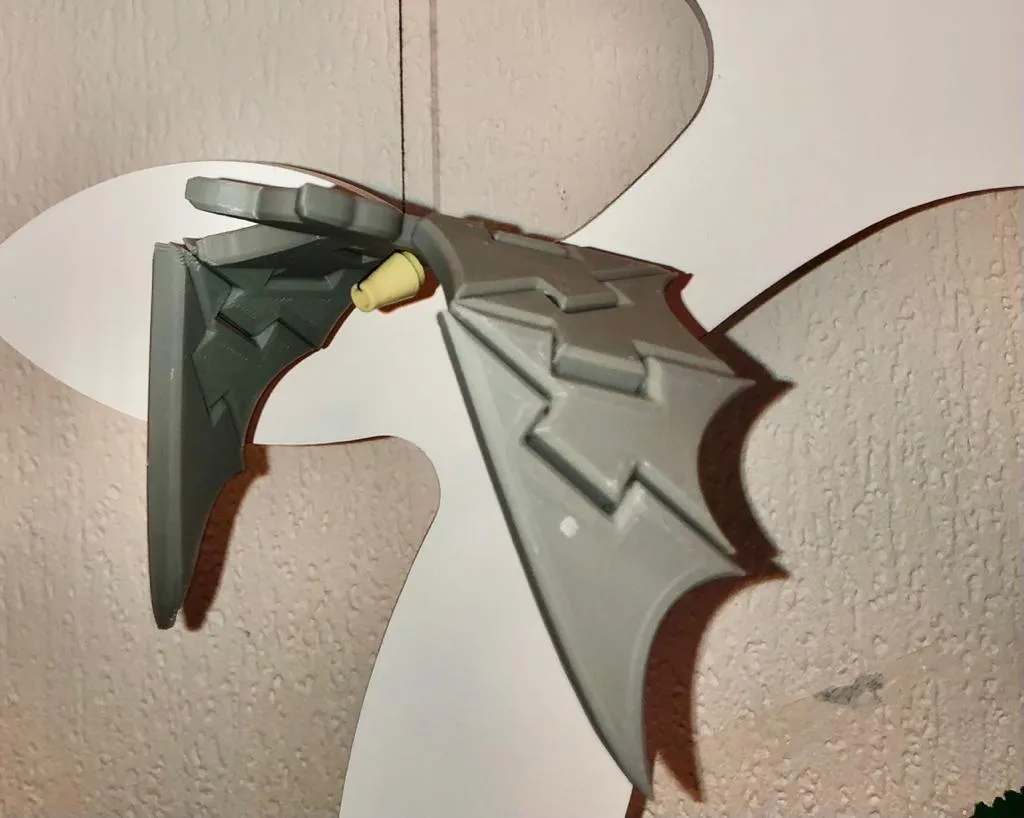 Dơi Flatti với cánh điều chỉnh cho Halloween